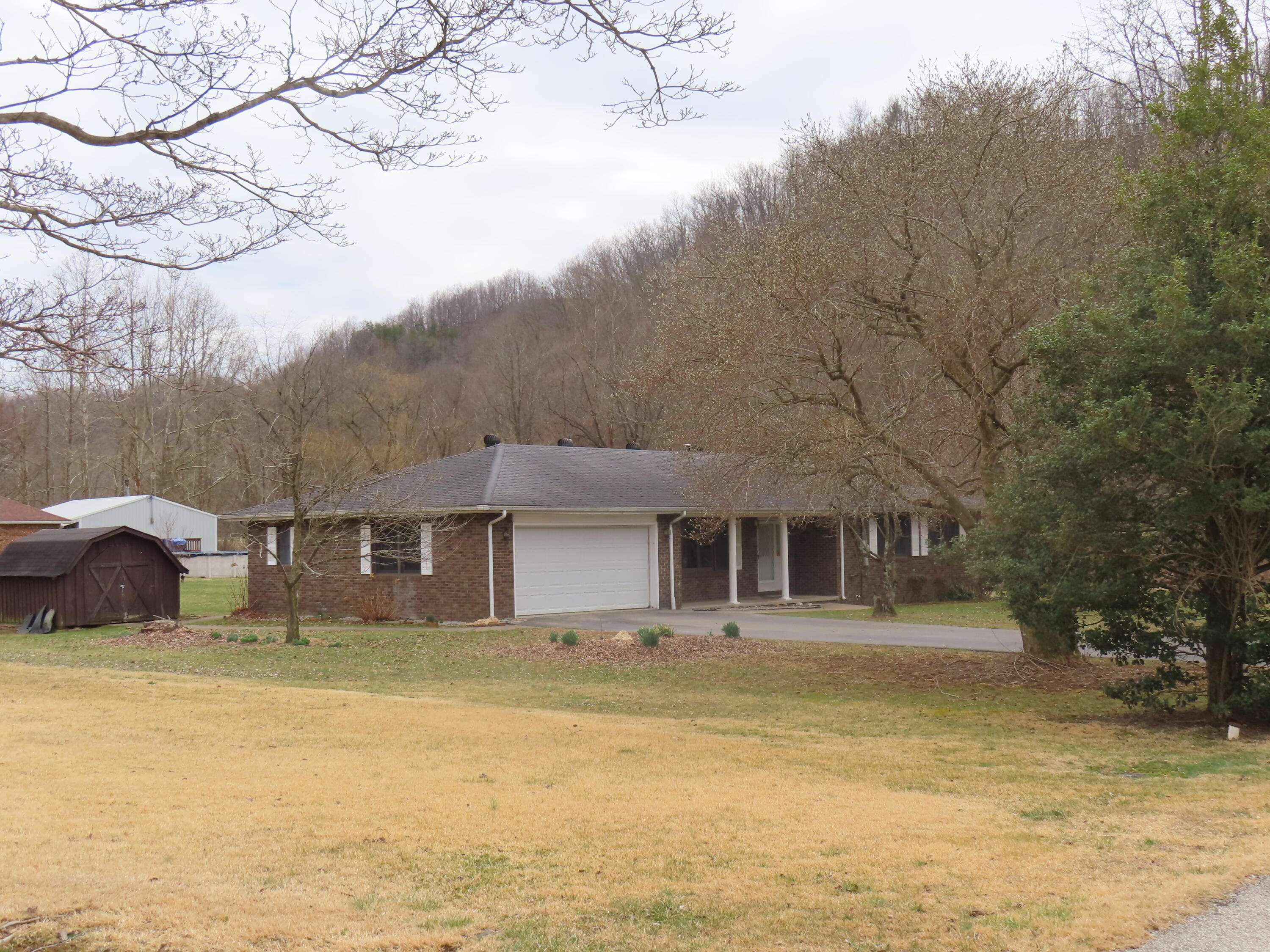 Clearfield, KY 40313,82 H Hall Road