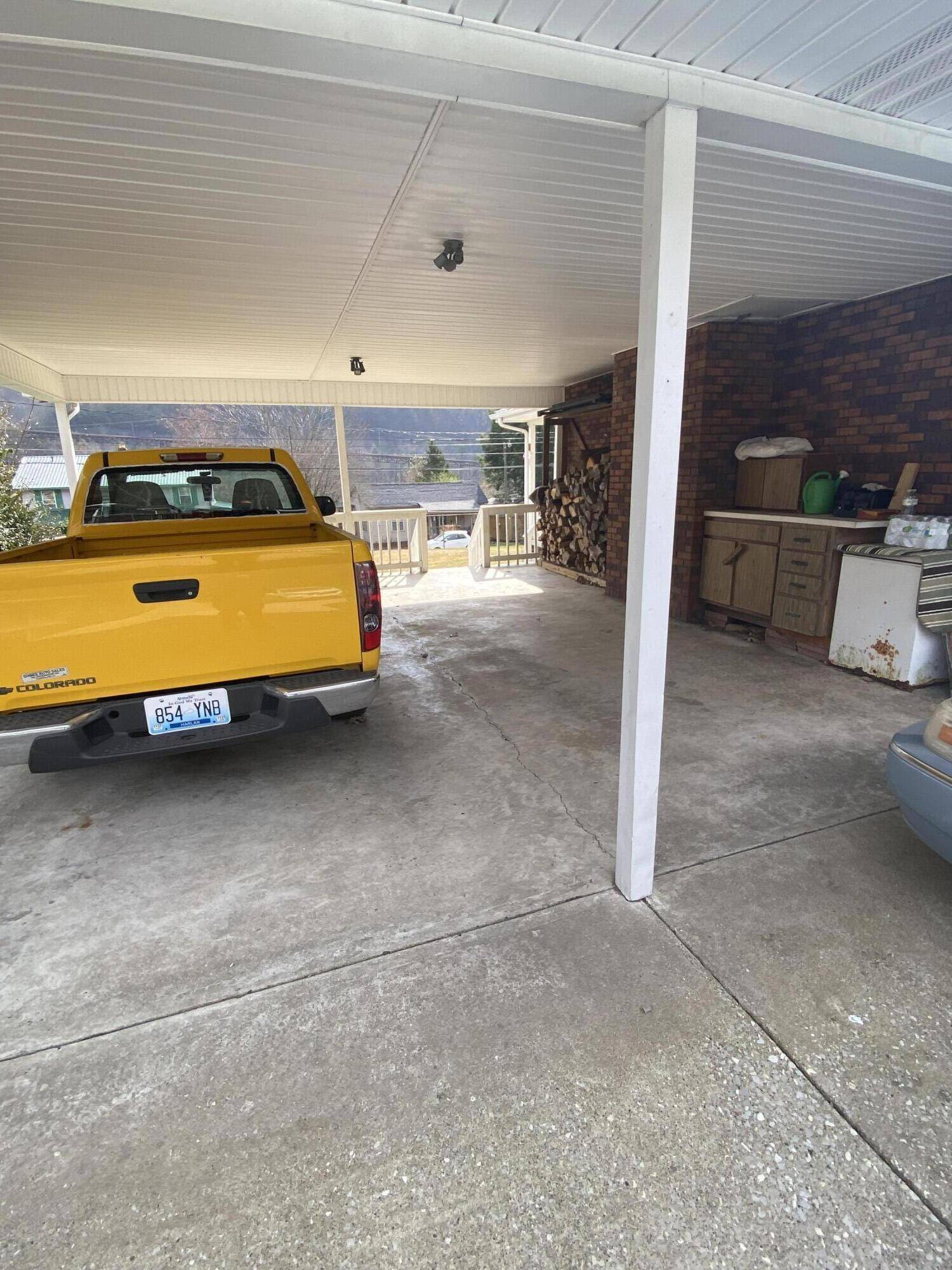 Totz, KY 40870,11005 522 Highway