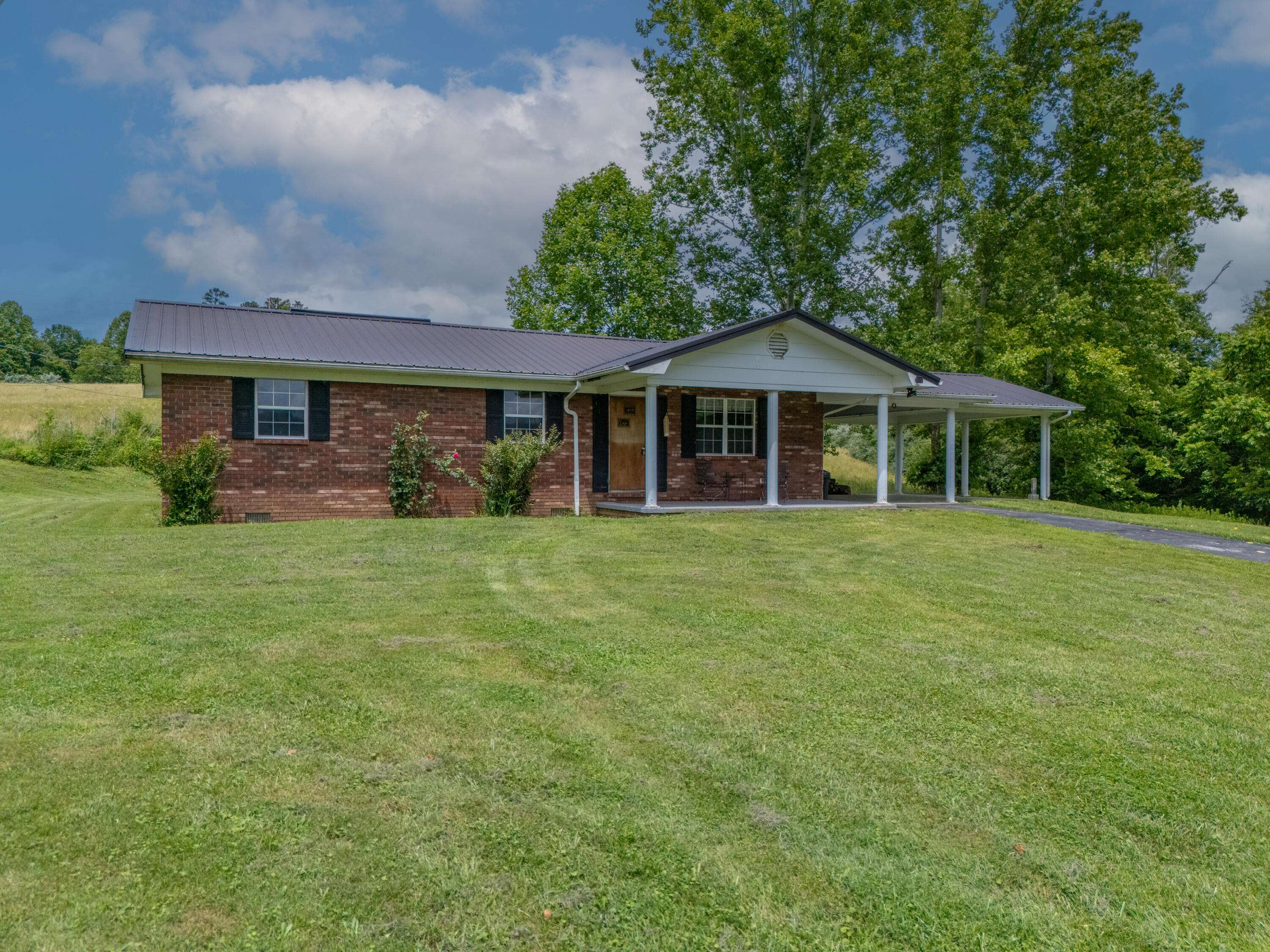 West Liberty, KY 41472,537 Bays Bend Road