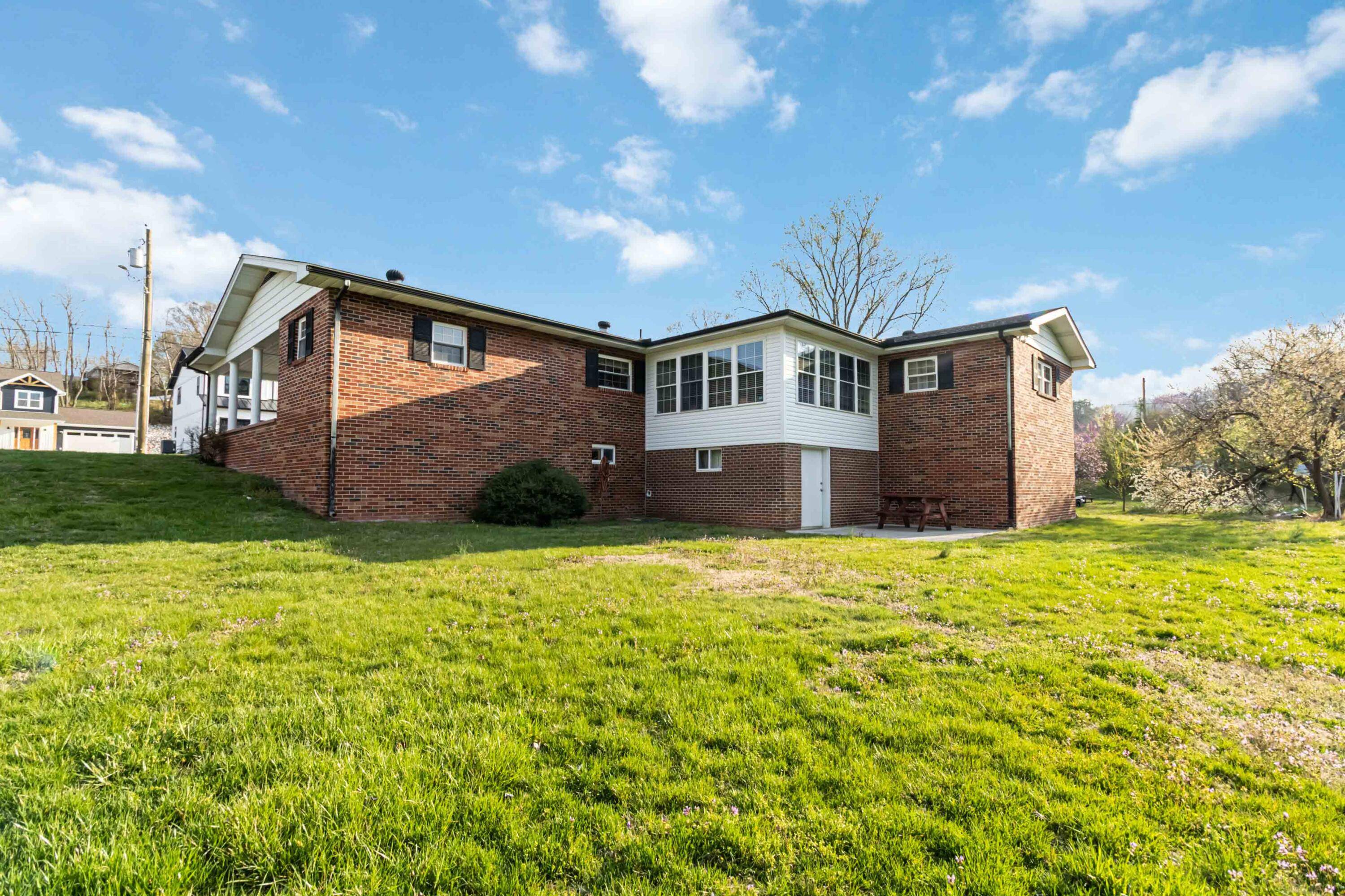 Williamsburg, KY 40769,511 Moore Road