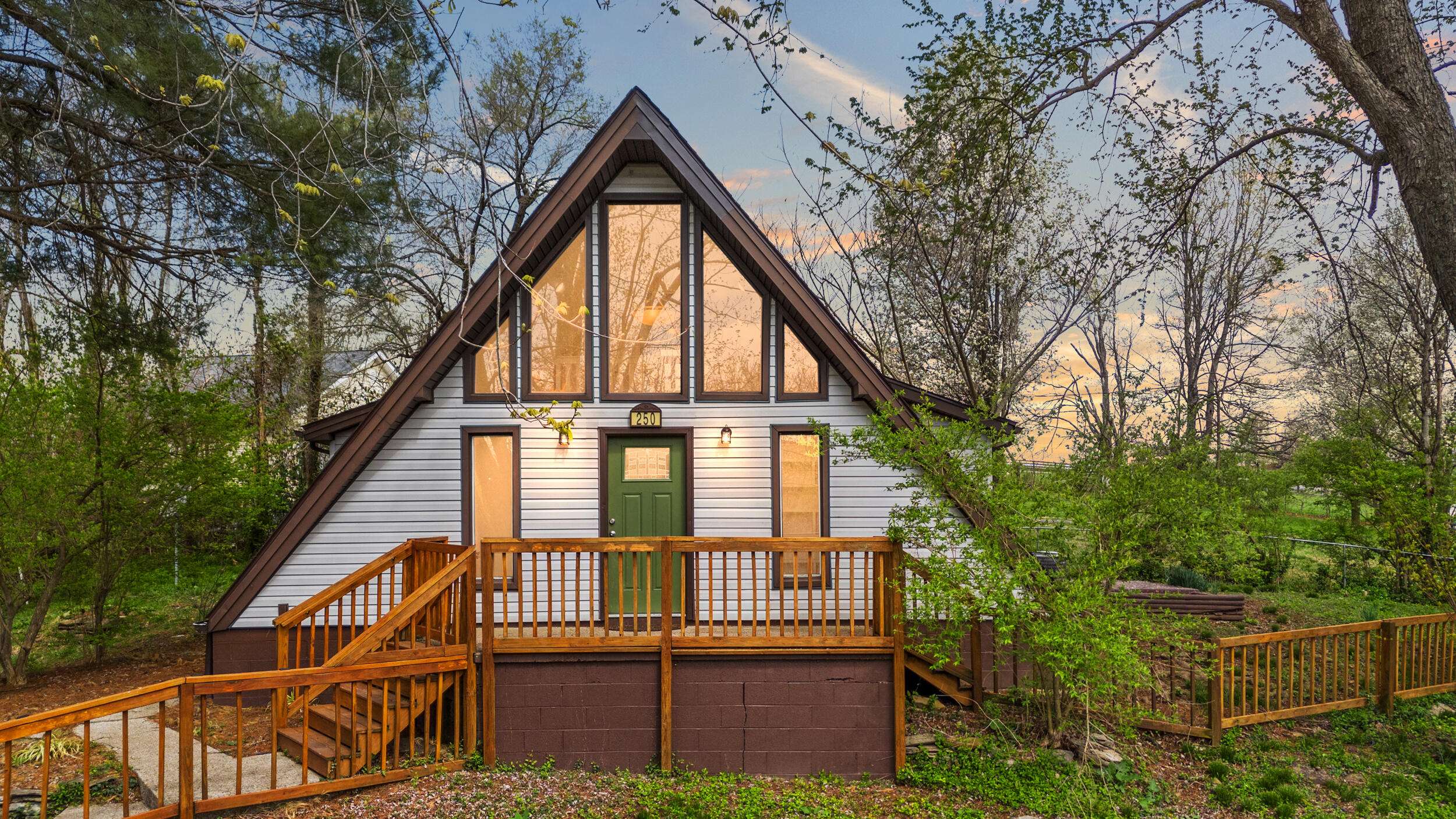 Paint Lick, KY 40461,250 Dogwalk Road