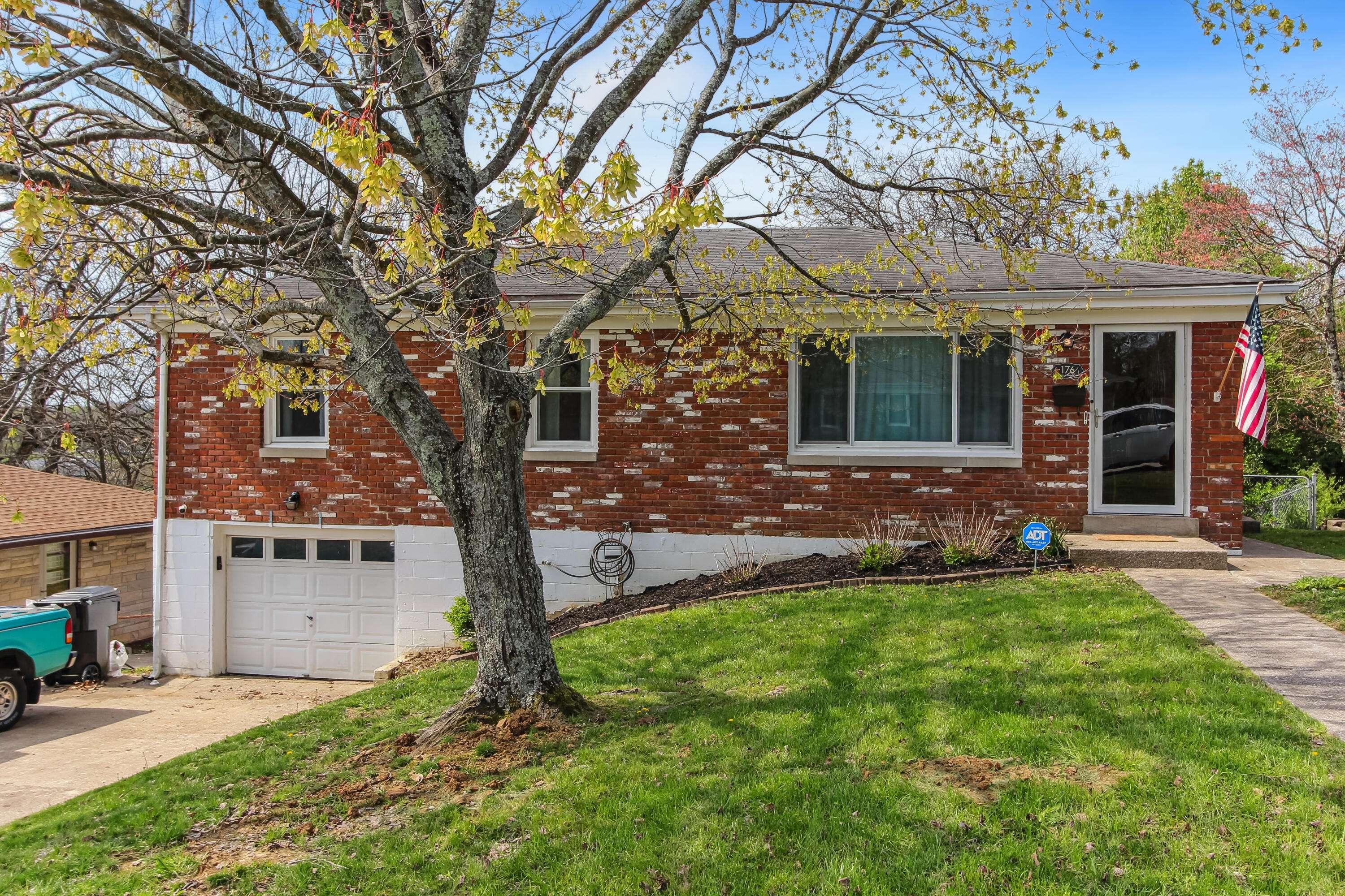 Frankfort, KY 40601,176 Winding Way