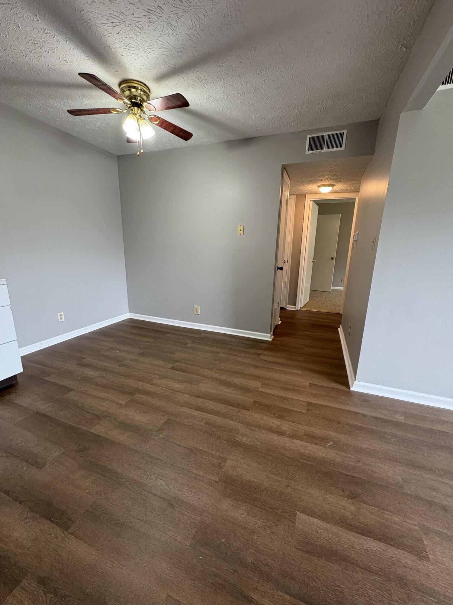 Midway, KY 40347,121 North Brand Street #13