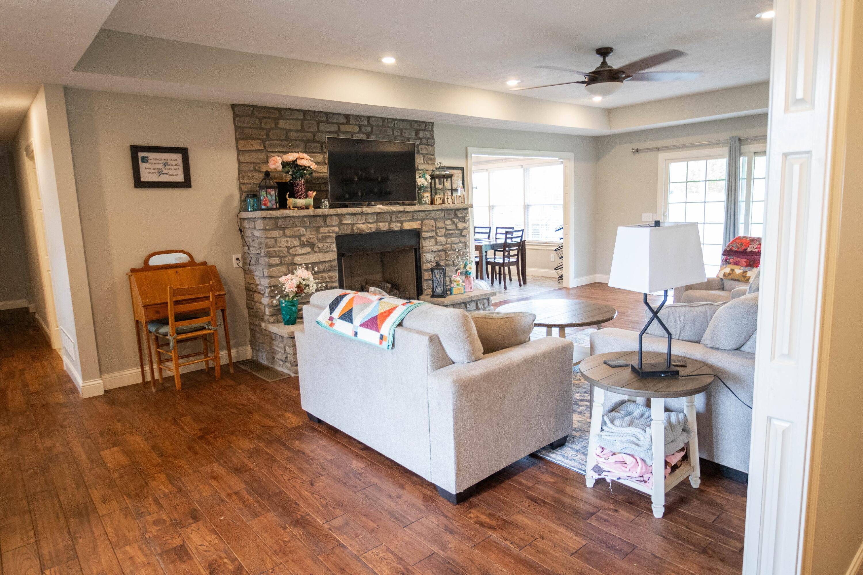 Harrodsburg, KY 40330,207 Lee Oak Circle