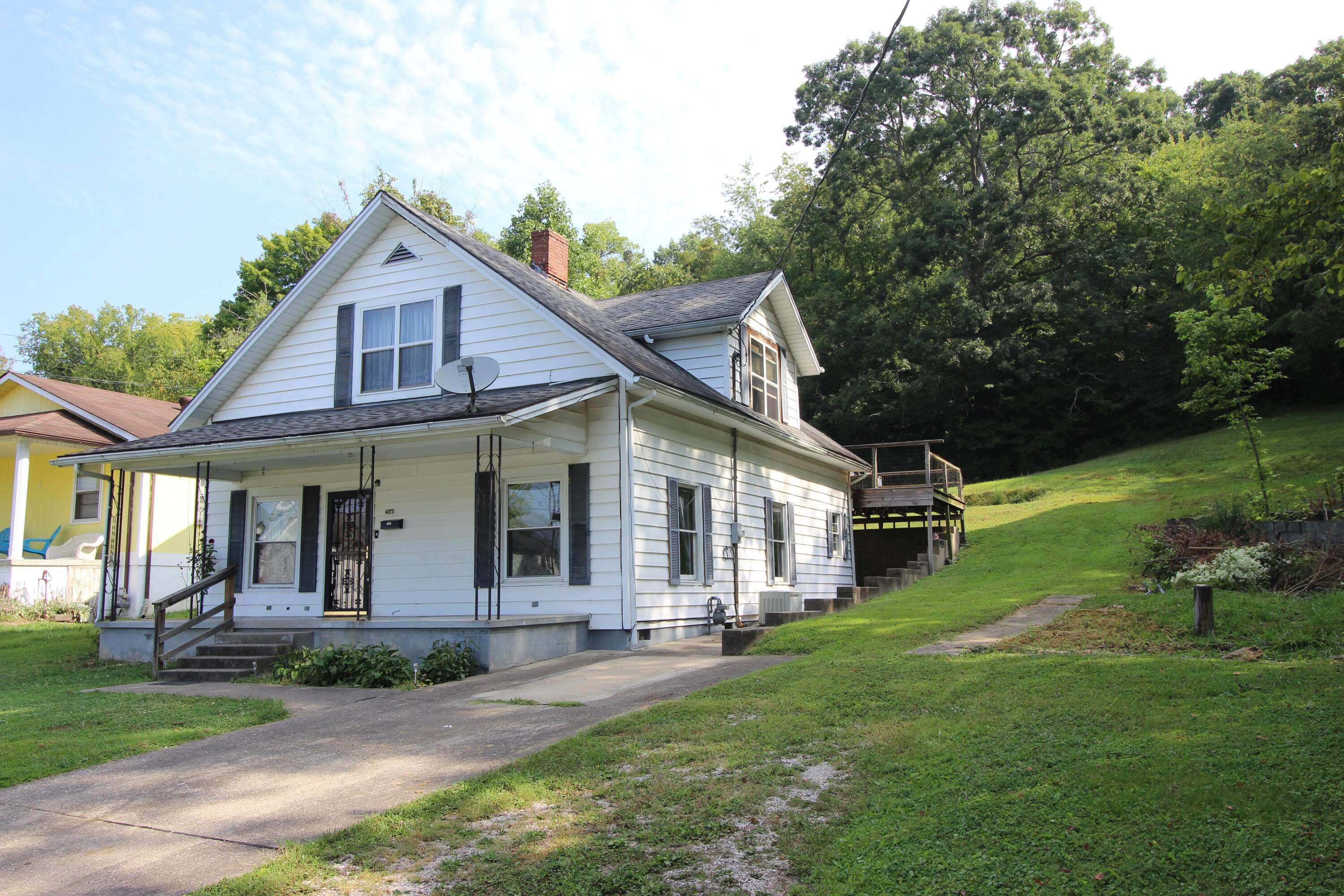 Irvine, KY 40336,403 Broadway Street
