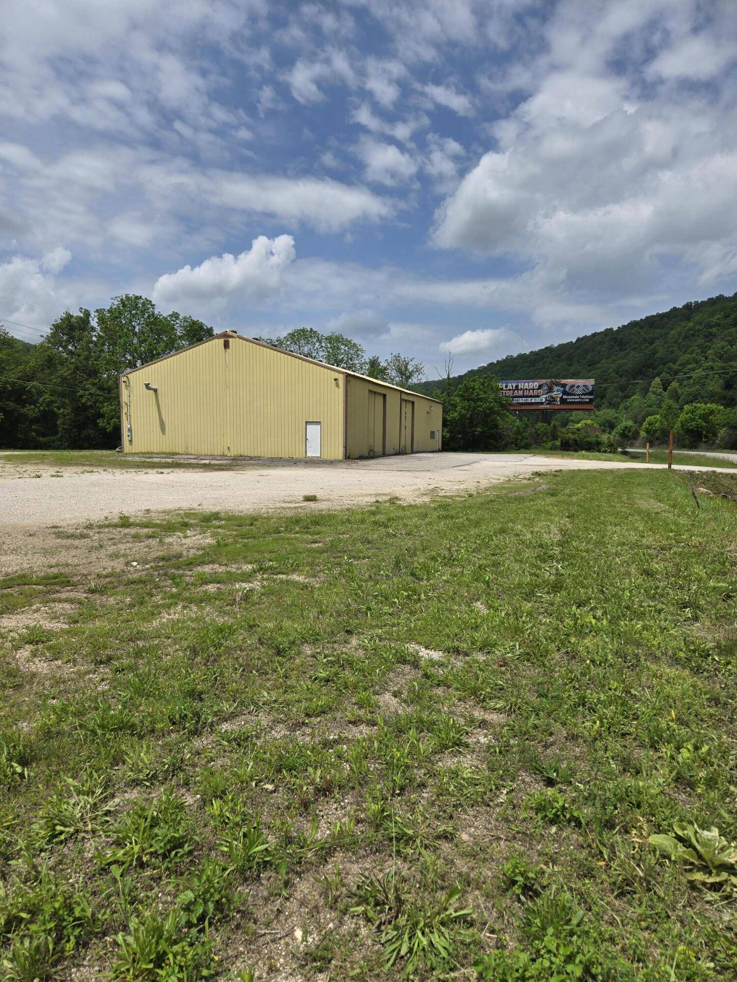 Stanton, KY 40380,9585 Campton Rd