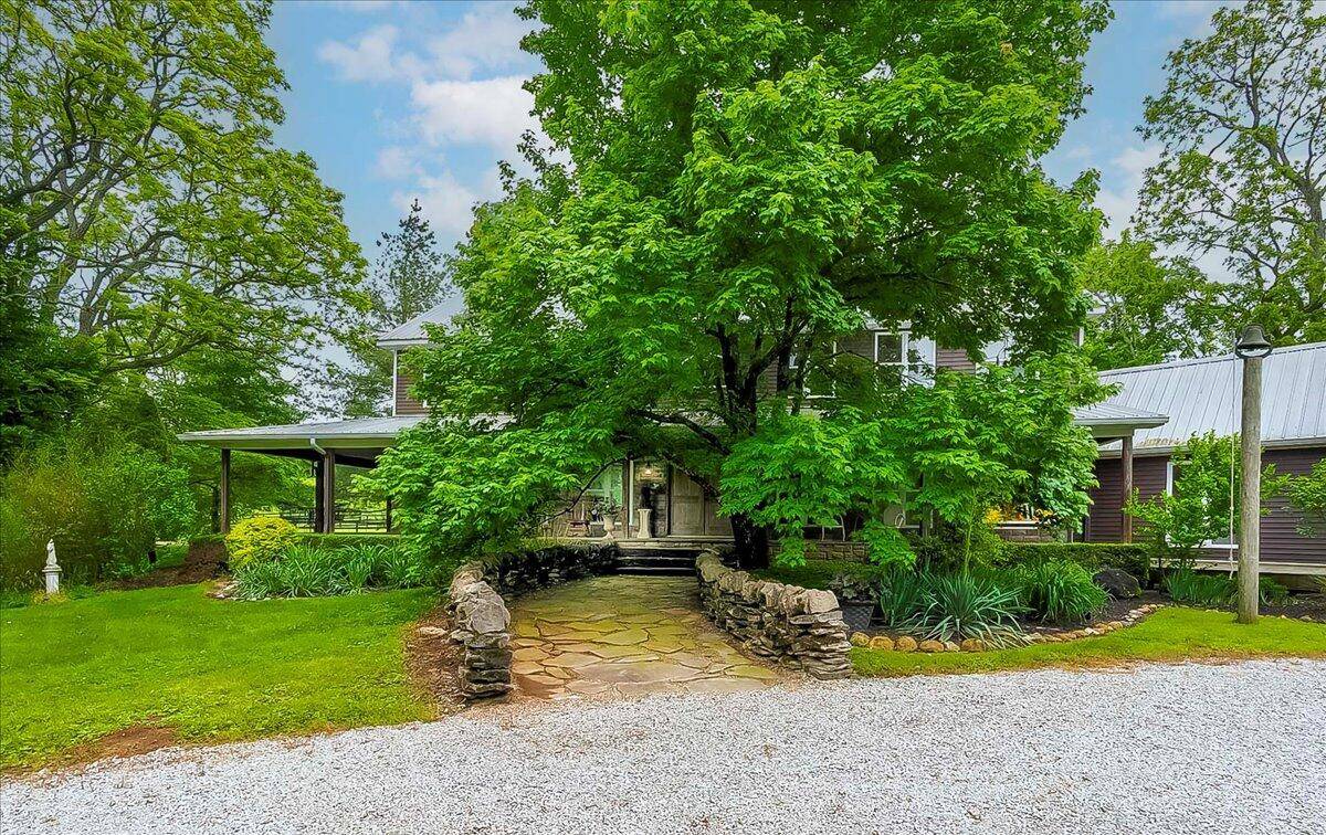 Nicholasville, KY 40356,374 Smith Lane