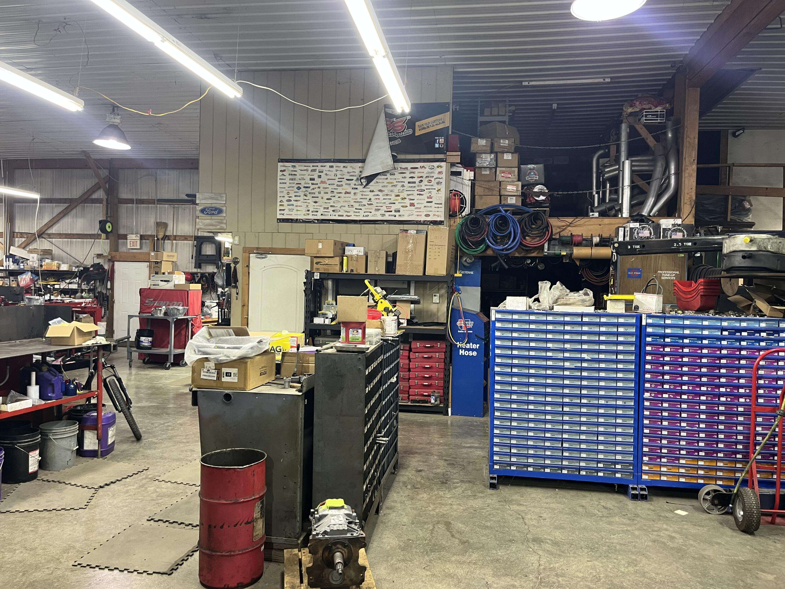 Harrodsburg, KY 40330,1828 Louisville Road