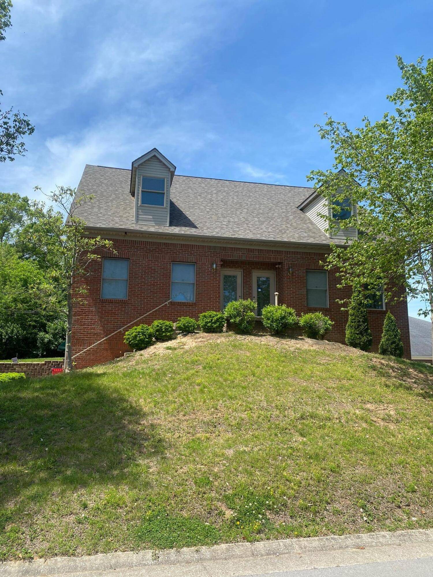 Frankfort, KY 40601,106 St James Court #1