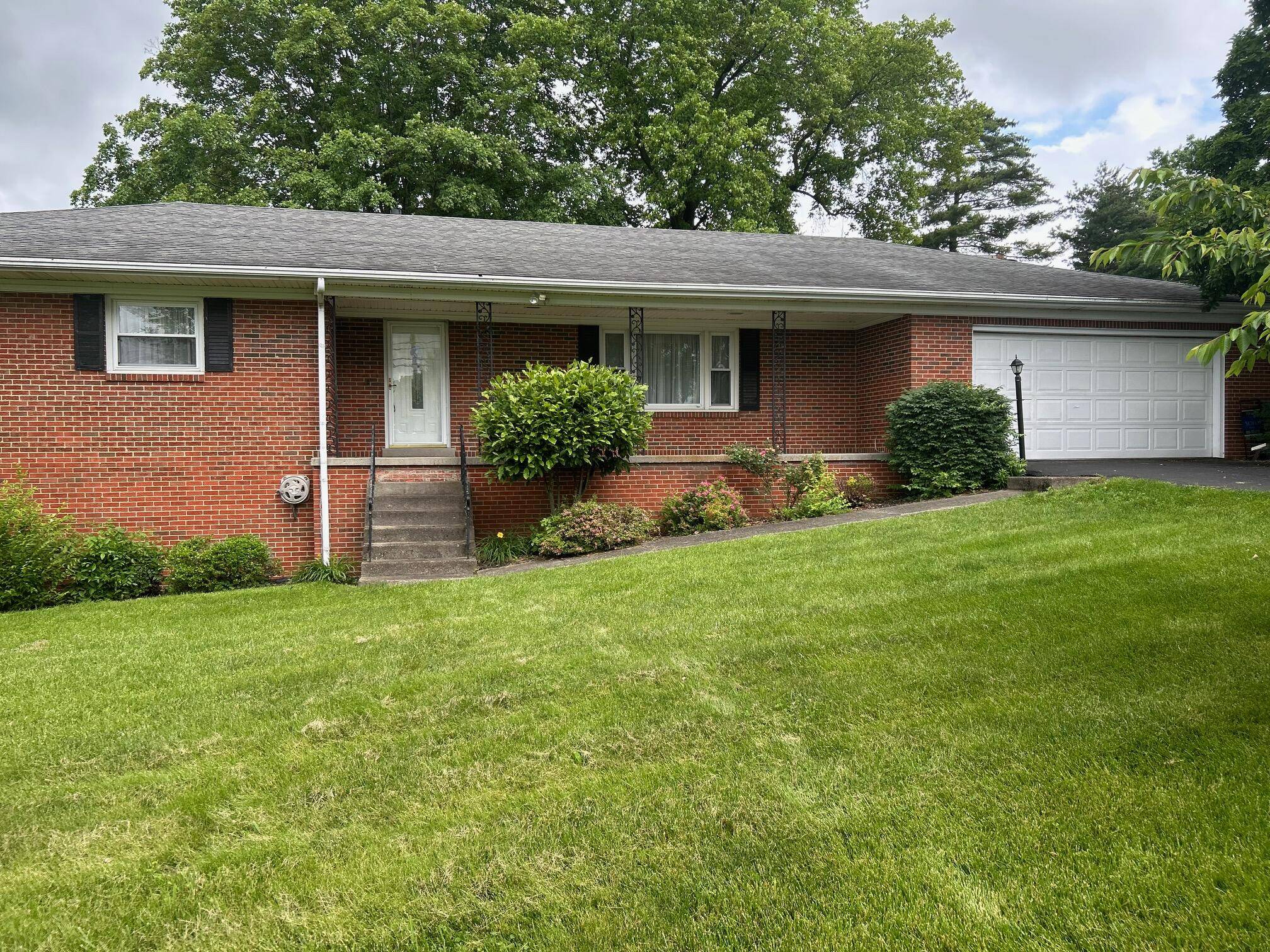 Paris, KY 40361,407 Clintonville Road