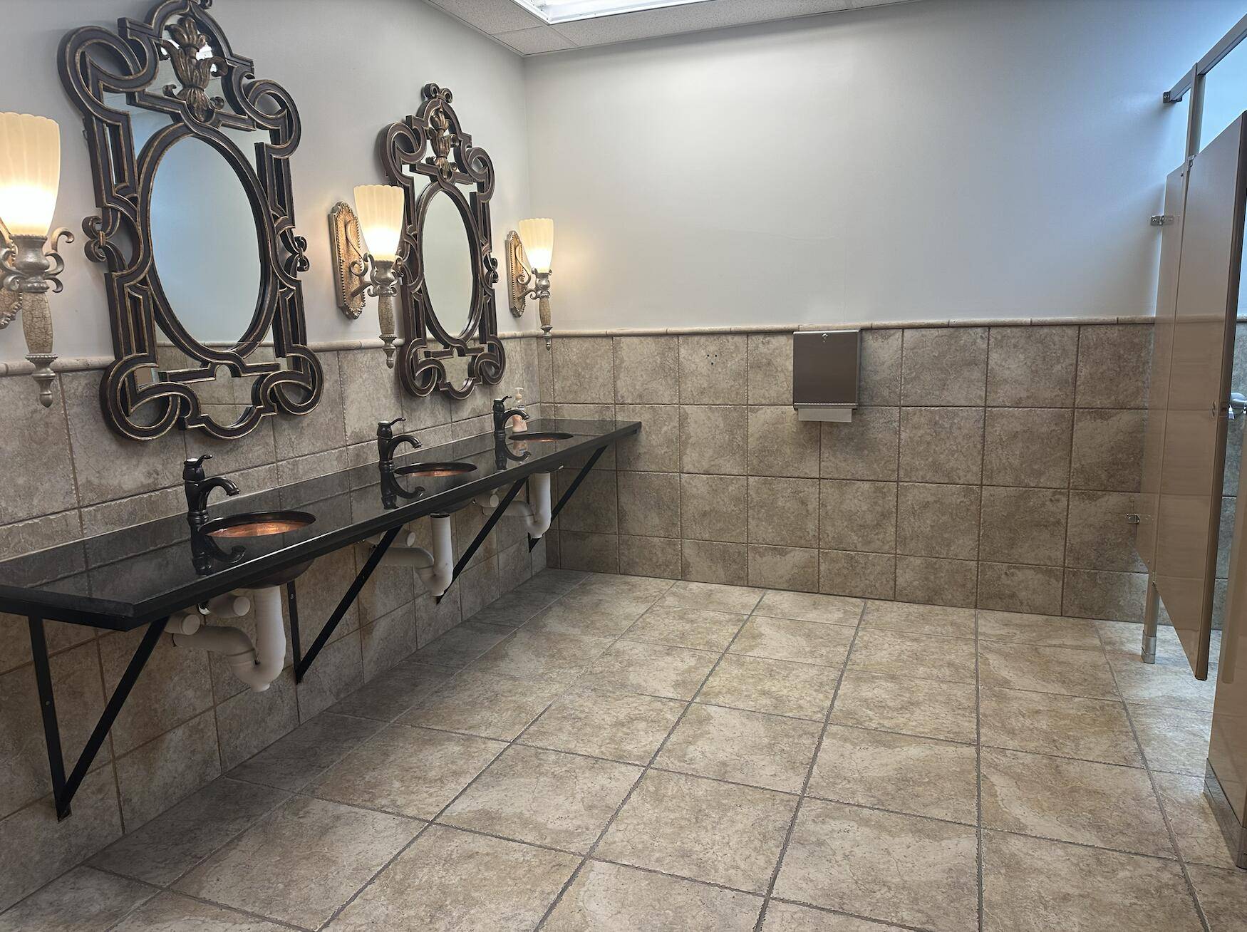 Versailles, KY 40383,201-217 North Main Street #209(D&E)