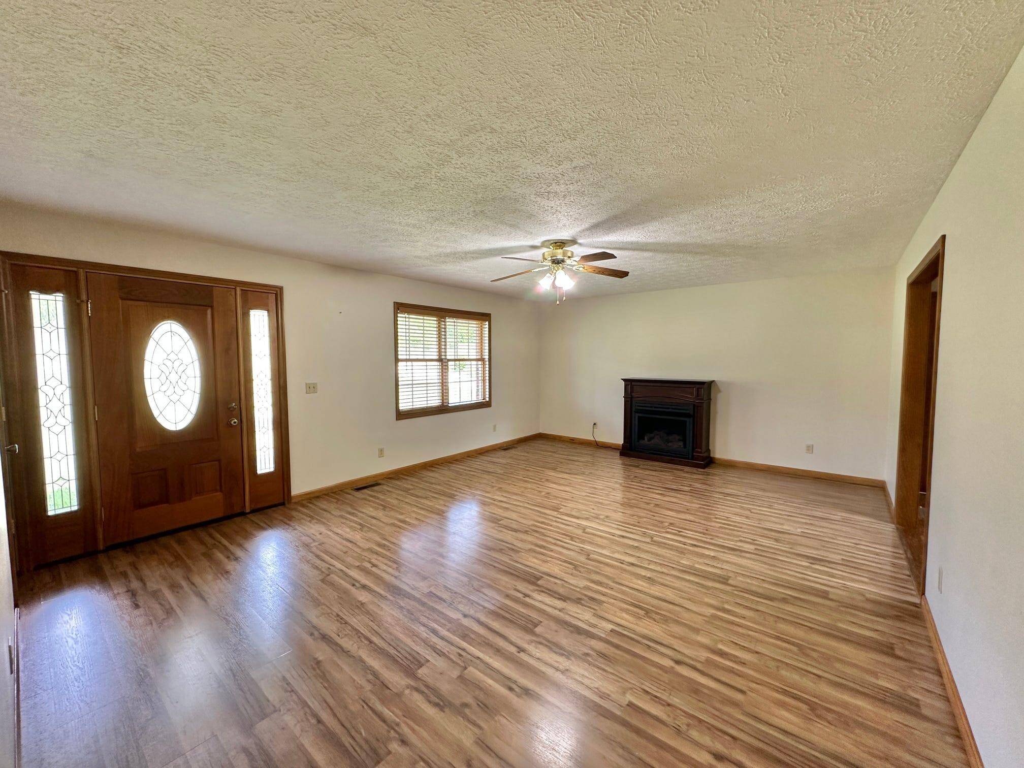 Carlisle, KY 40311,7532 Maysville Road