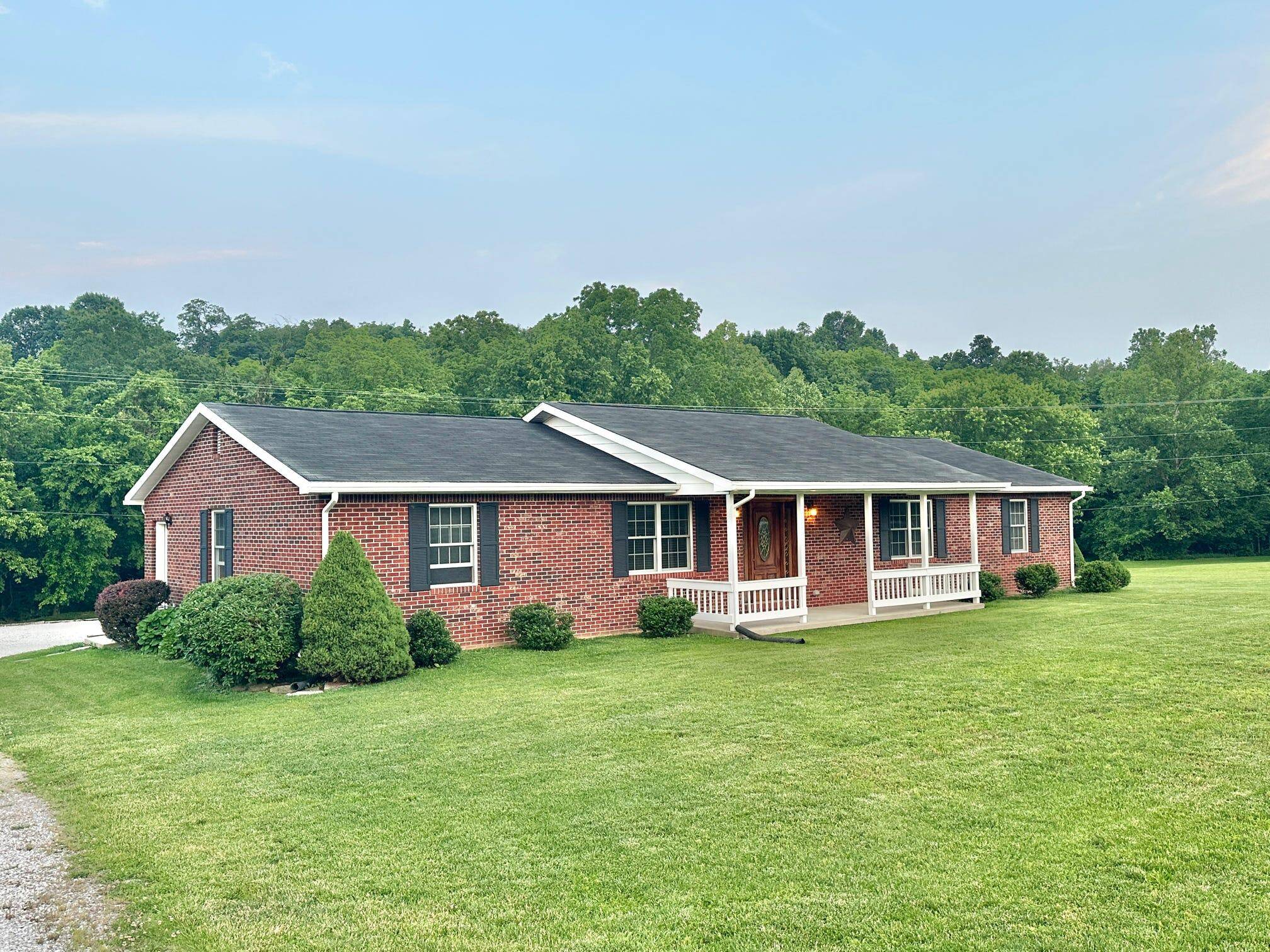 Carlisle, KY 40311,7532 Maysville Road