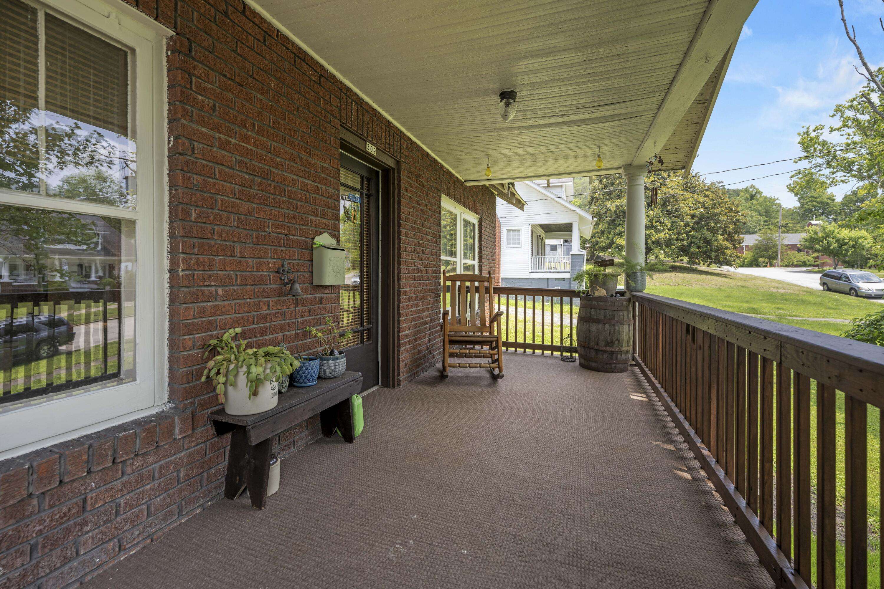 Ravenna, KY 40472,309 5th Street