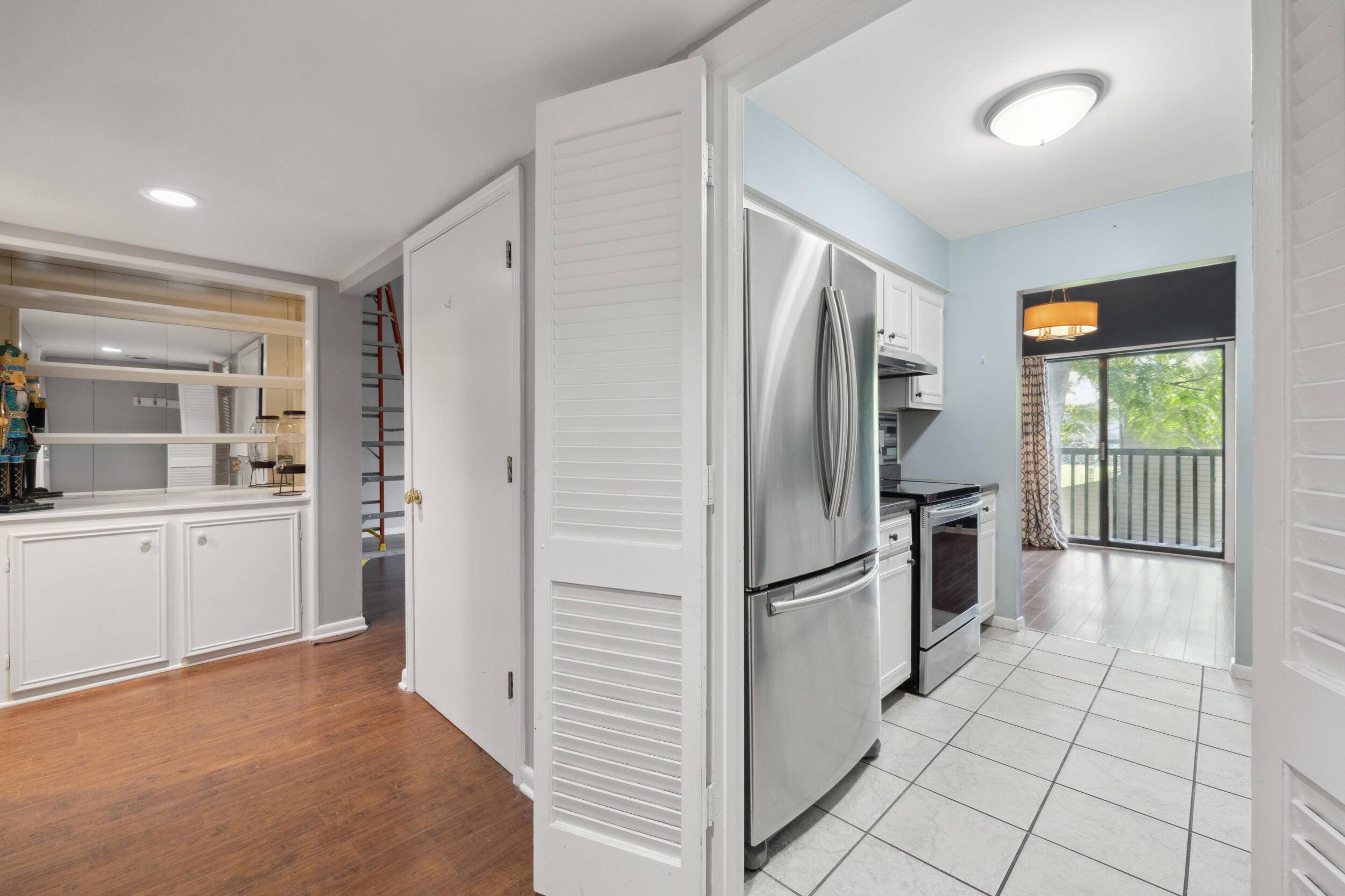 Lexington, KY 40504,750 Shaker Drive #907