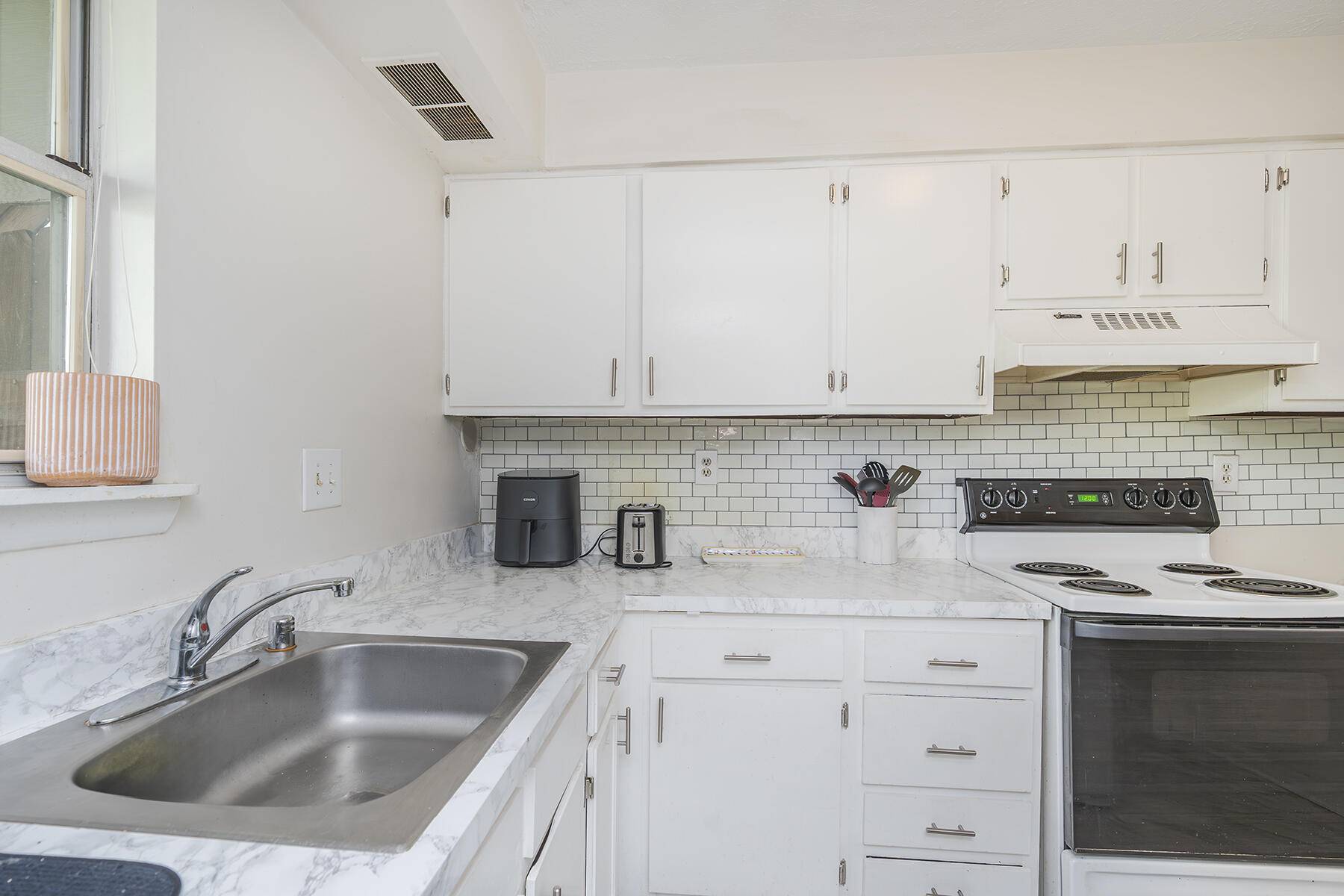 Lexington, KY 40517,421 Redding Road #56