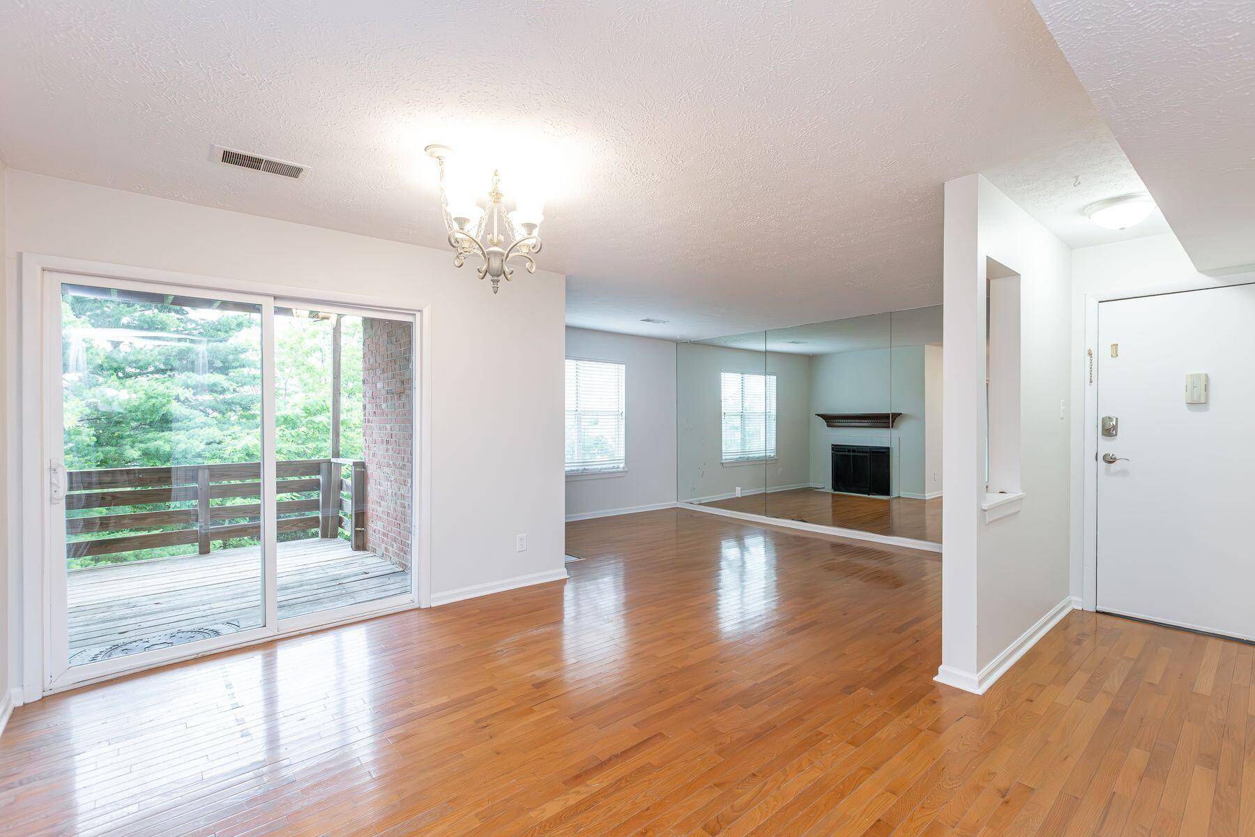 Lexington, KY 40517,421 Redding Road #99