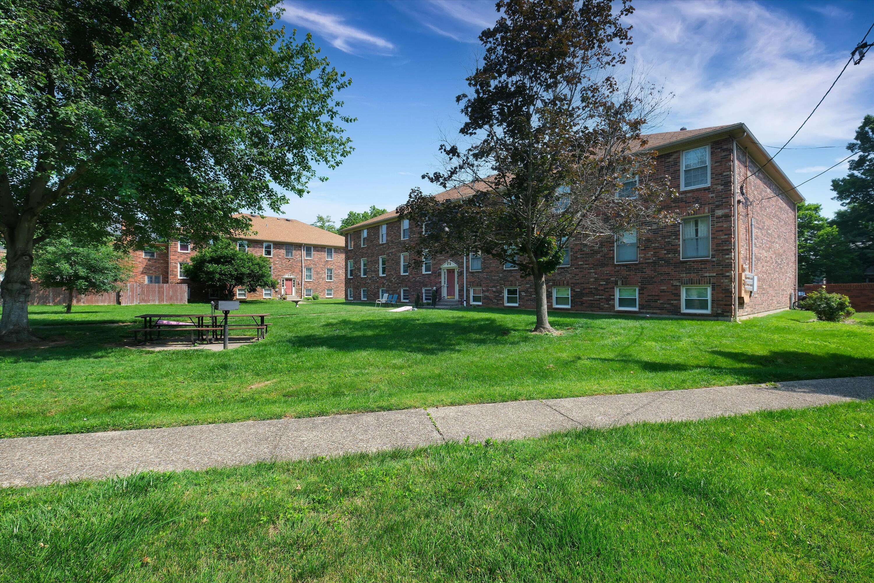 Louisville, KY 40222,1008 Lake Way #D12