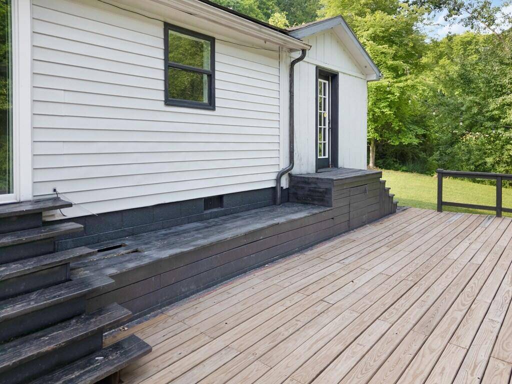 Prestonsburg, KY 41653,627 Little Paint Creek
