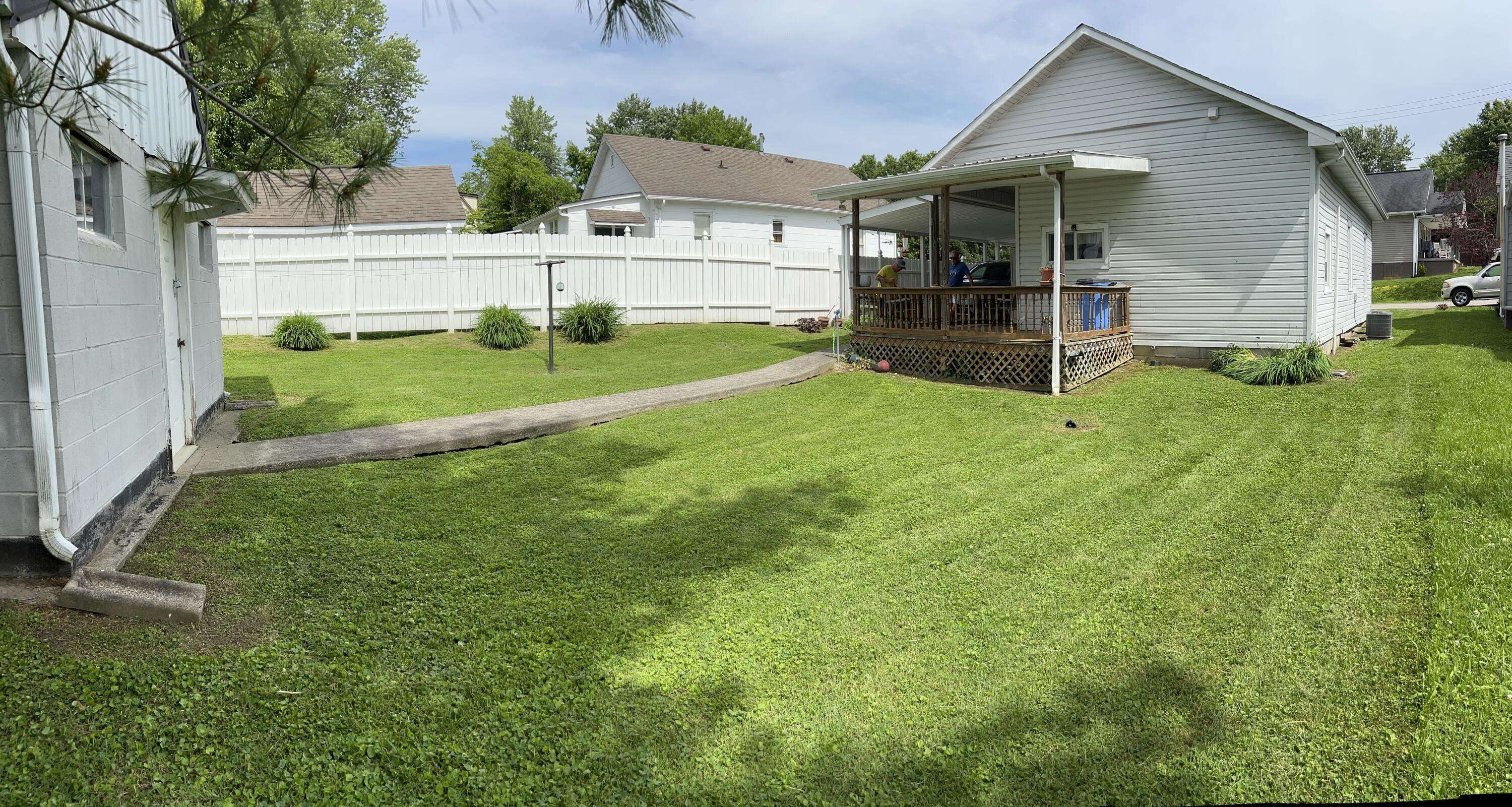 Irvine, KY 40336,114 Maple Avenue