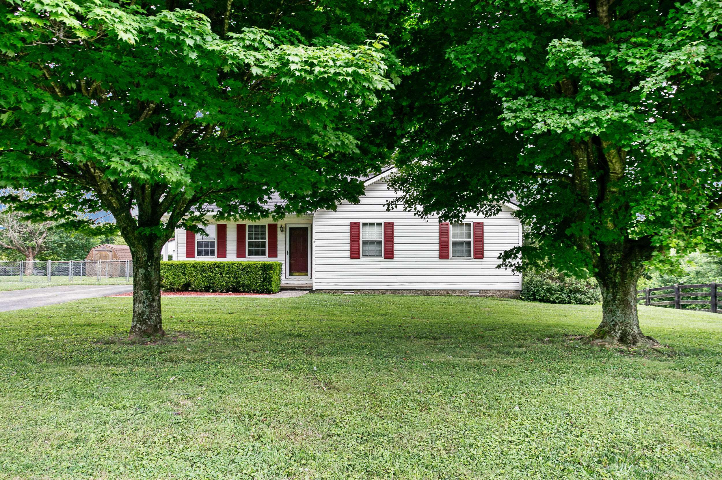 Hustonville, KY 40437,6920 Kentucky Highway 2141