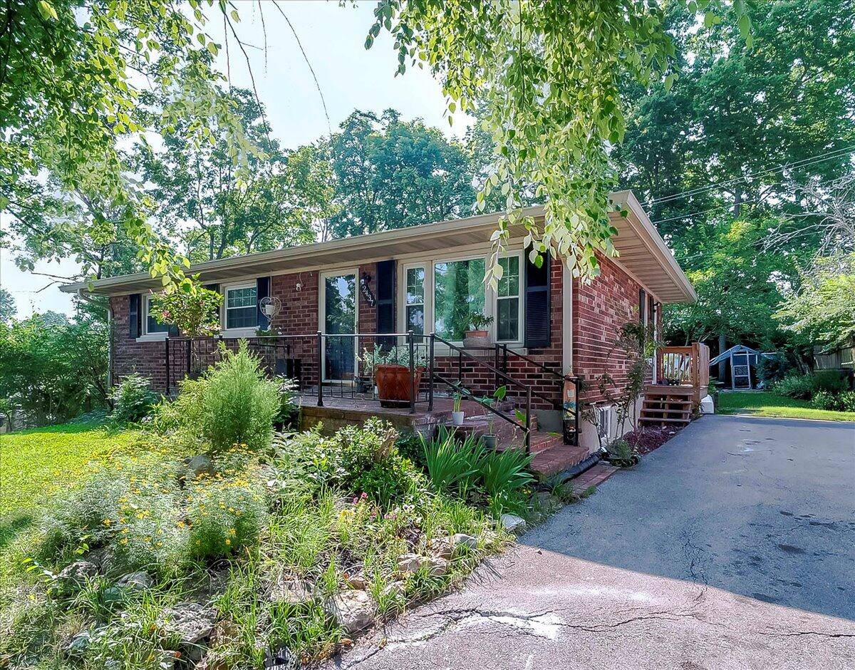 Lexington, KY 40509,2437 Butternut Hill Court