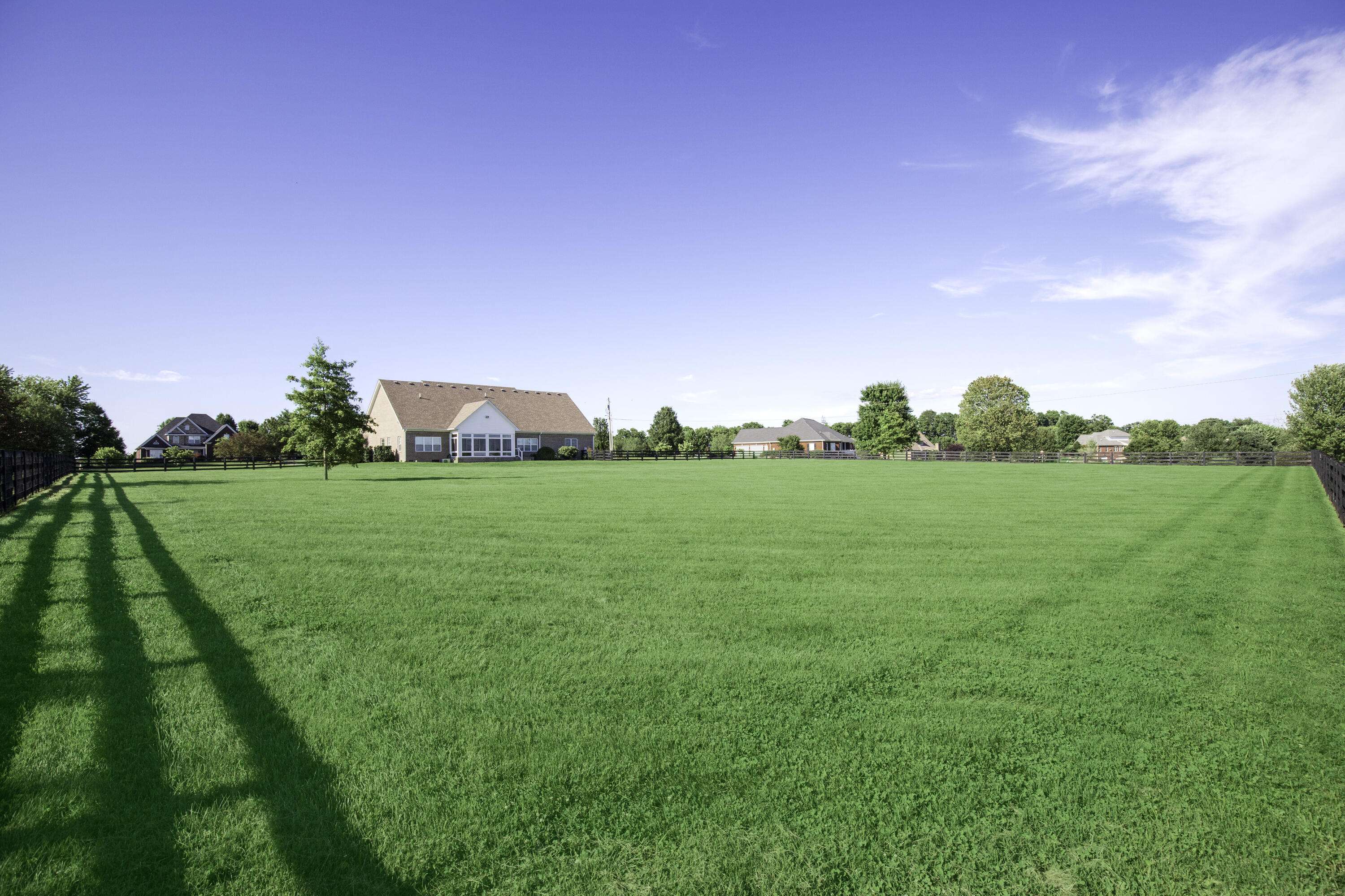Midway, KY 40347,136 King Fisher Way