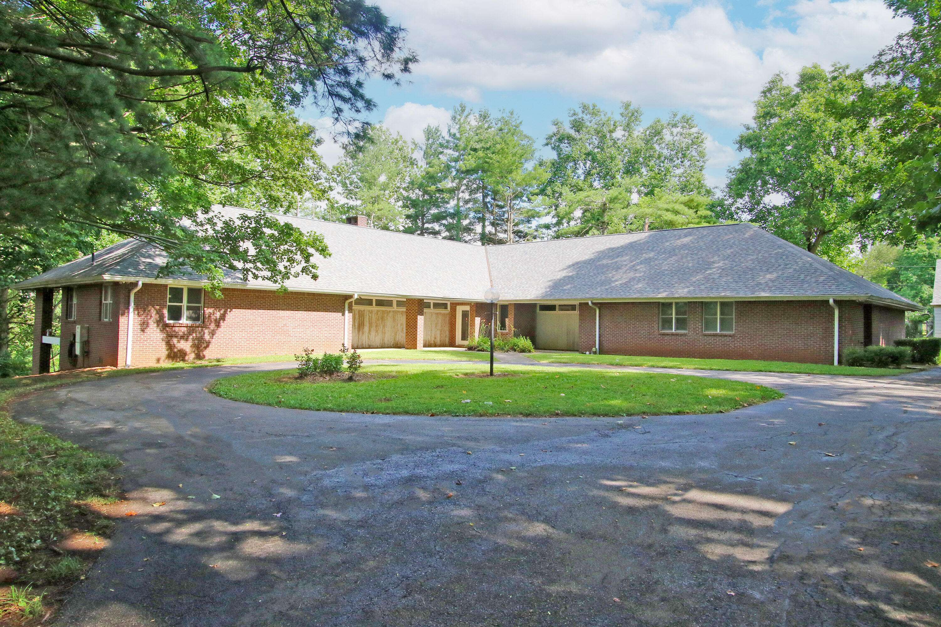 Versailles, KY 40383,3003 Old Frankfort Pike