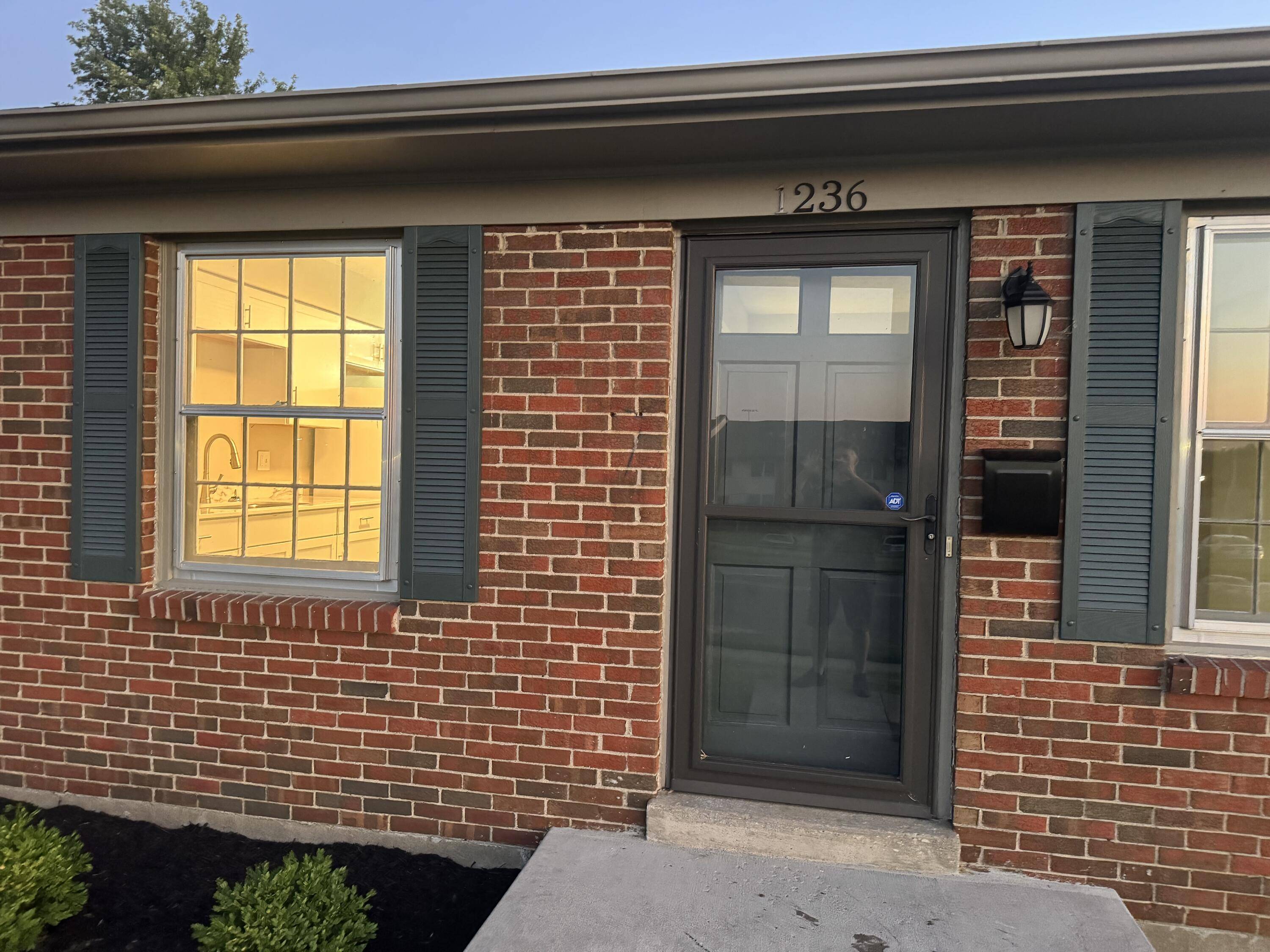 Lexington, KY 40517,1236-1238 Centre Parkway