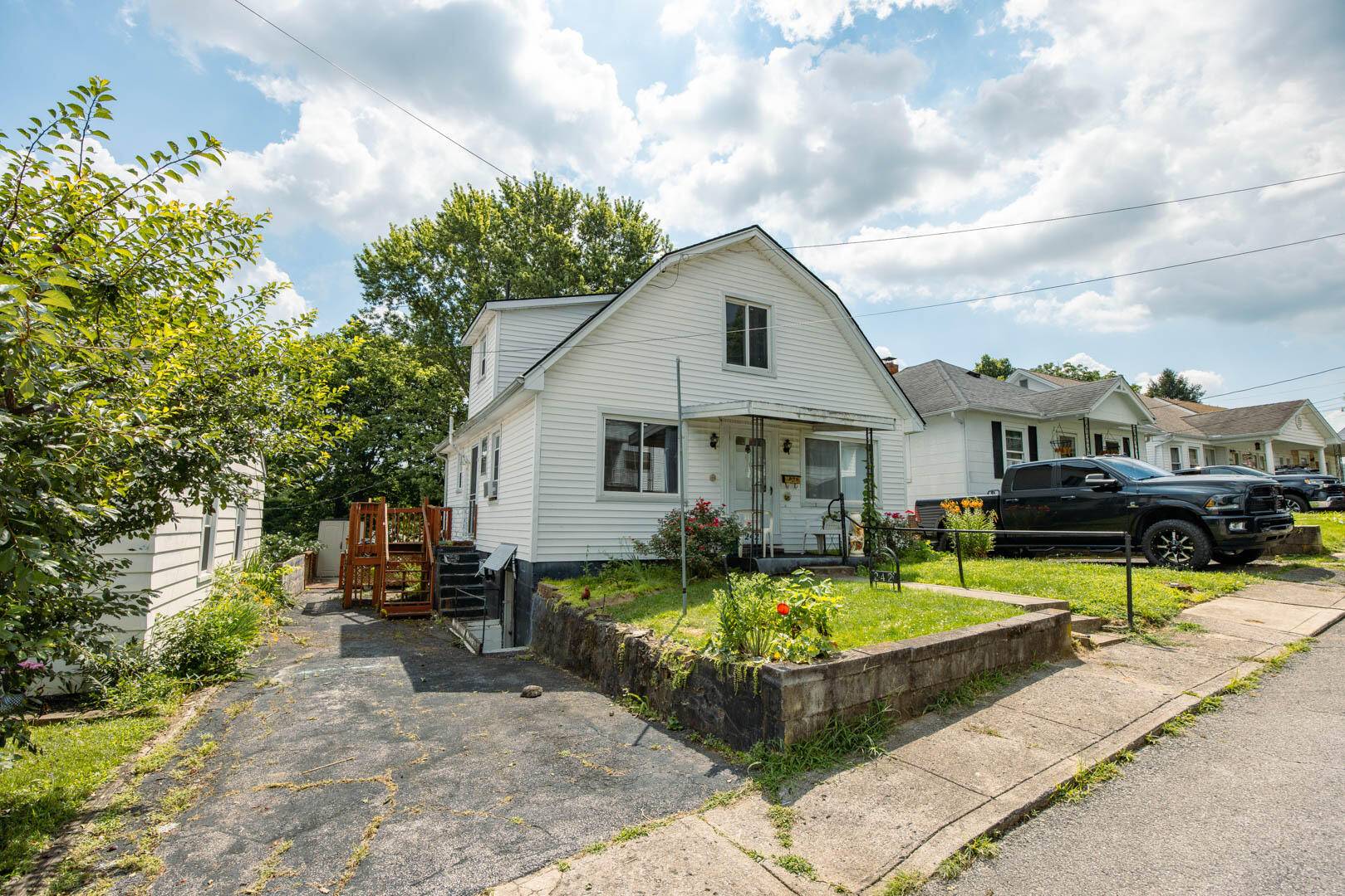 Paris, KY 40361,242 Creekview Drive