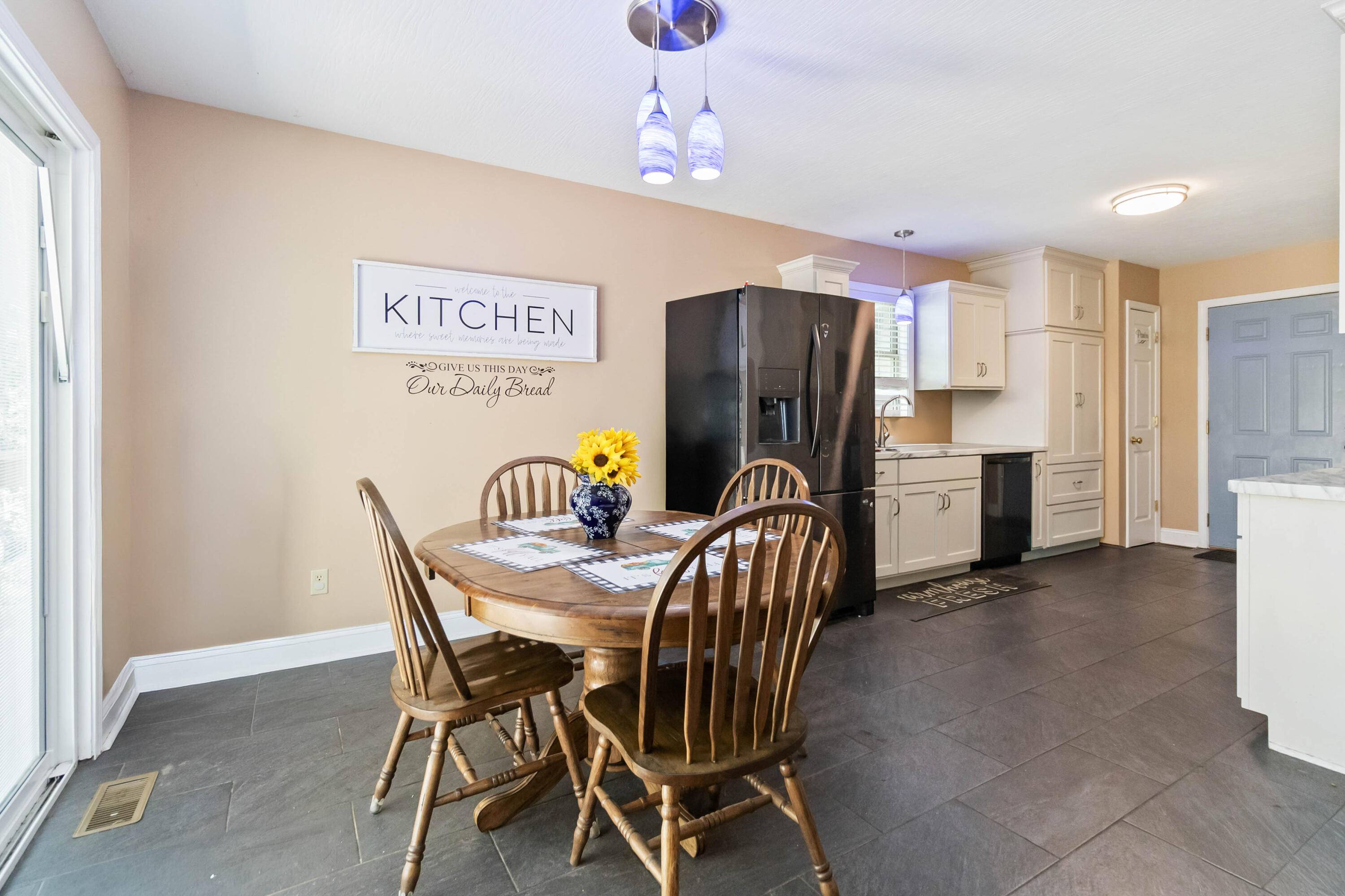 Hustonville, KY 40437,198 Amber Lane