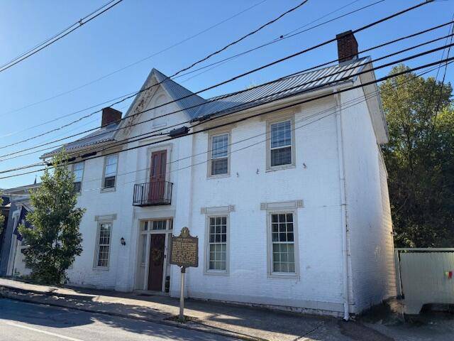 Frankfort, KY 40601,413 W Broadway Street