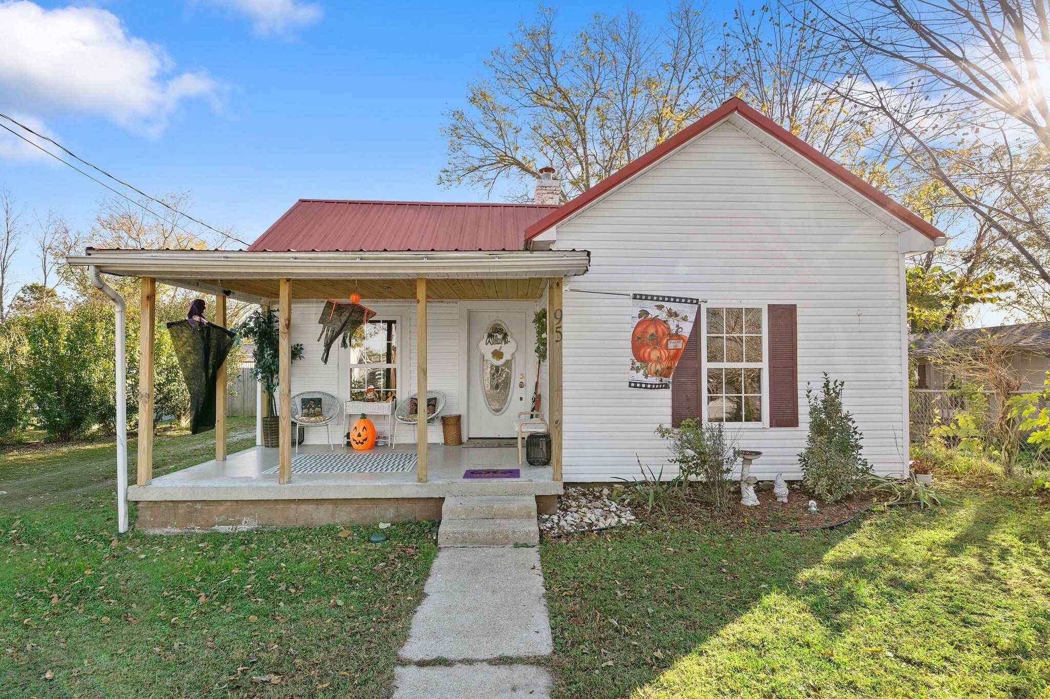 Irvine, KY 40336,95 Bond Street