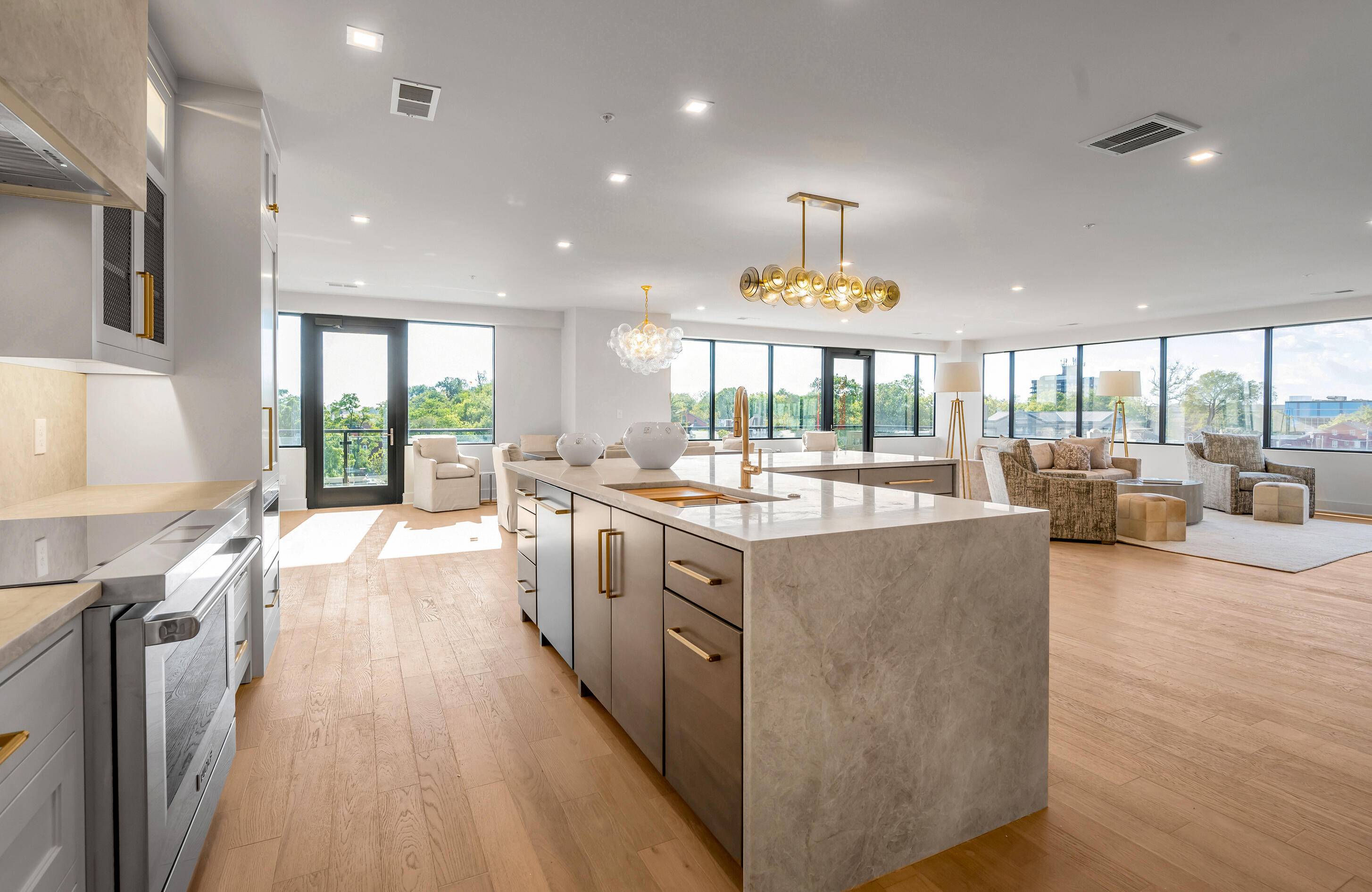 Lexington, KY 40507,106 W Vine #705