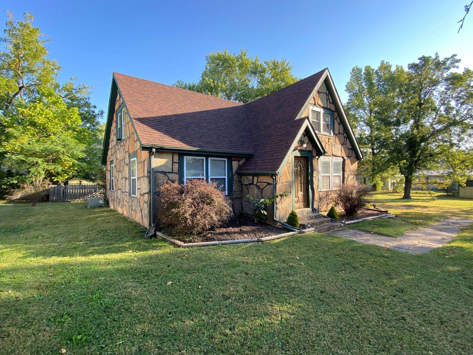 Willow Springs, MO 65793,305 Pine Grove Road