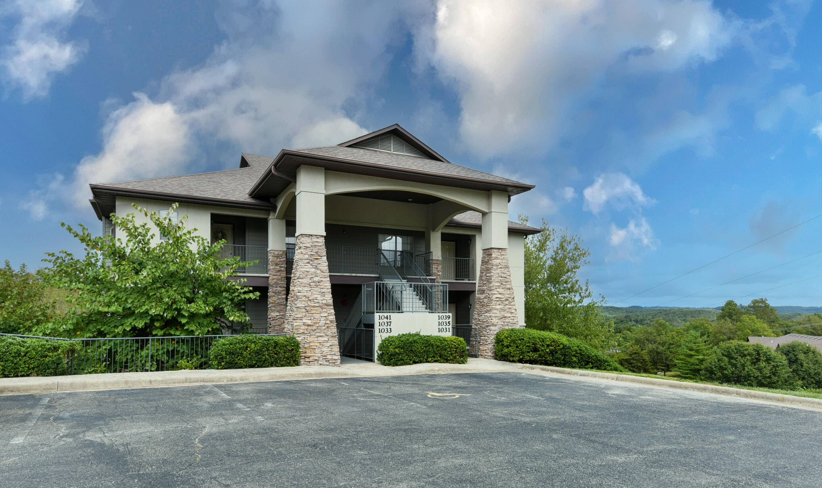 Branson West, MO 65737,1041 Golf DR