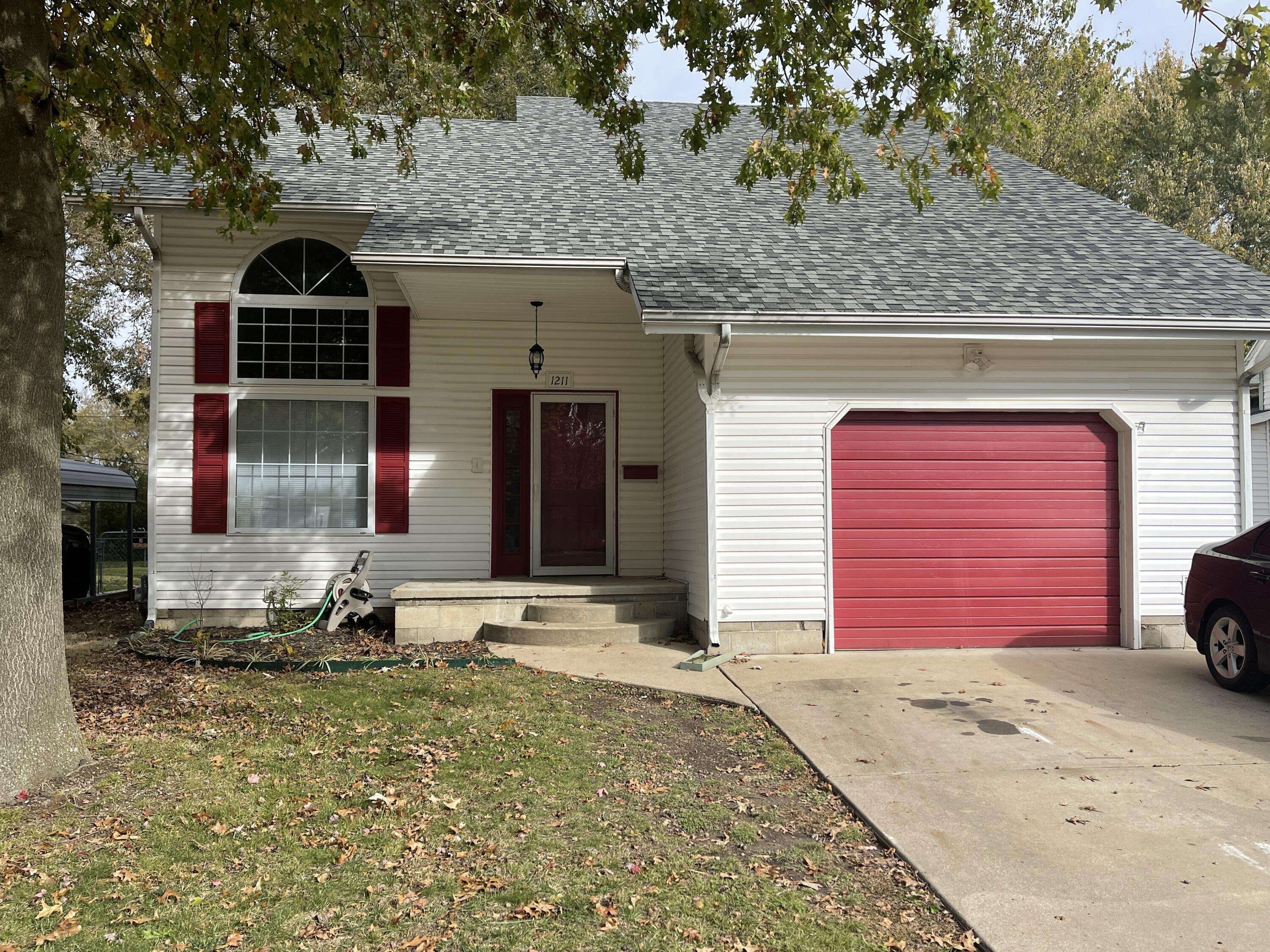 Webb City, MO 64870,1211 W West Austin ST