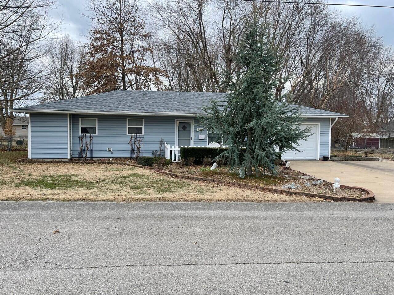 Mt Vernon, MO 65712,233 E Olive ST