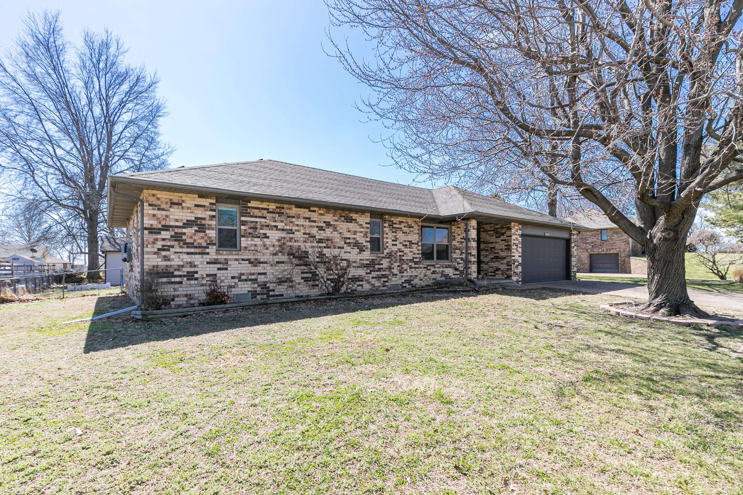 Bolivar, MO 65613,2252 W South ST