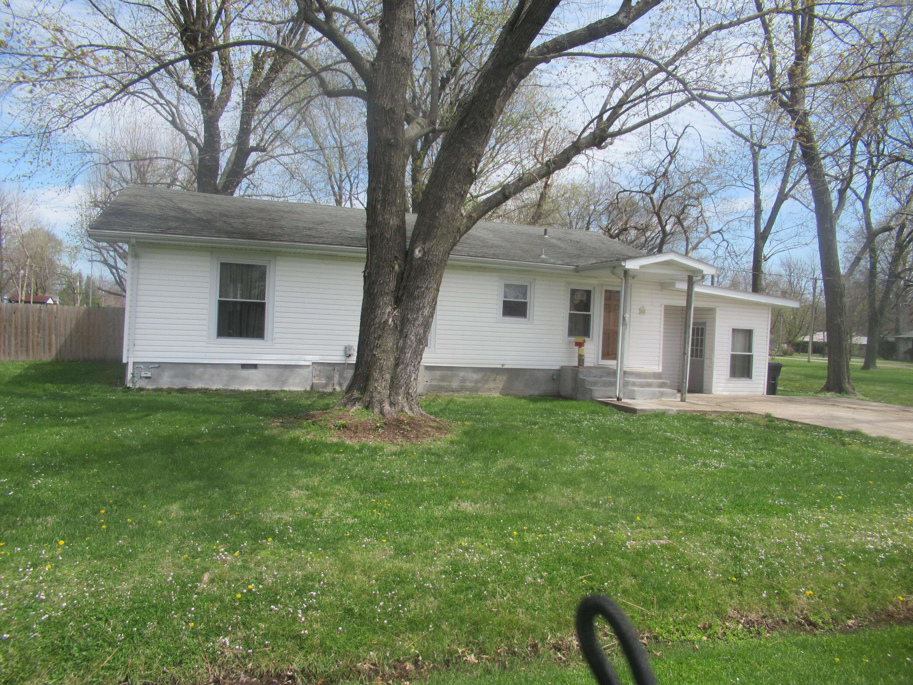 Lockwood, MO 65682,301 E 11th ST