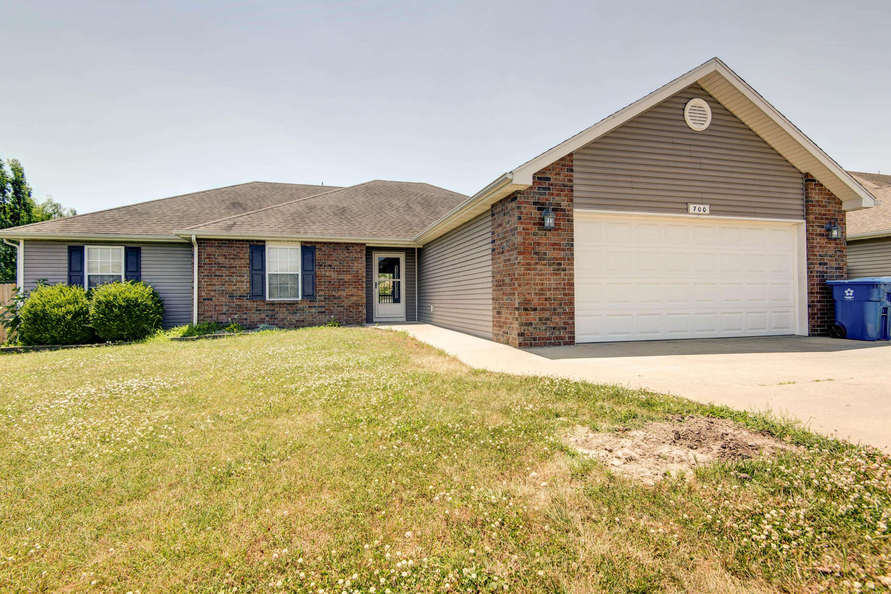 Bolivar, MO 65613,700 E Parkview ST