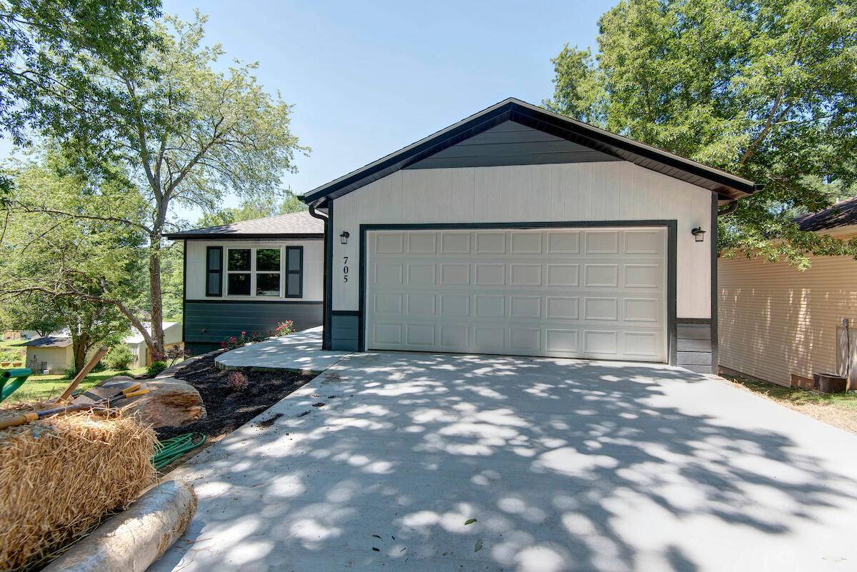 Ozark, MO 65721,705 S 6th ST