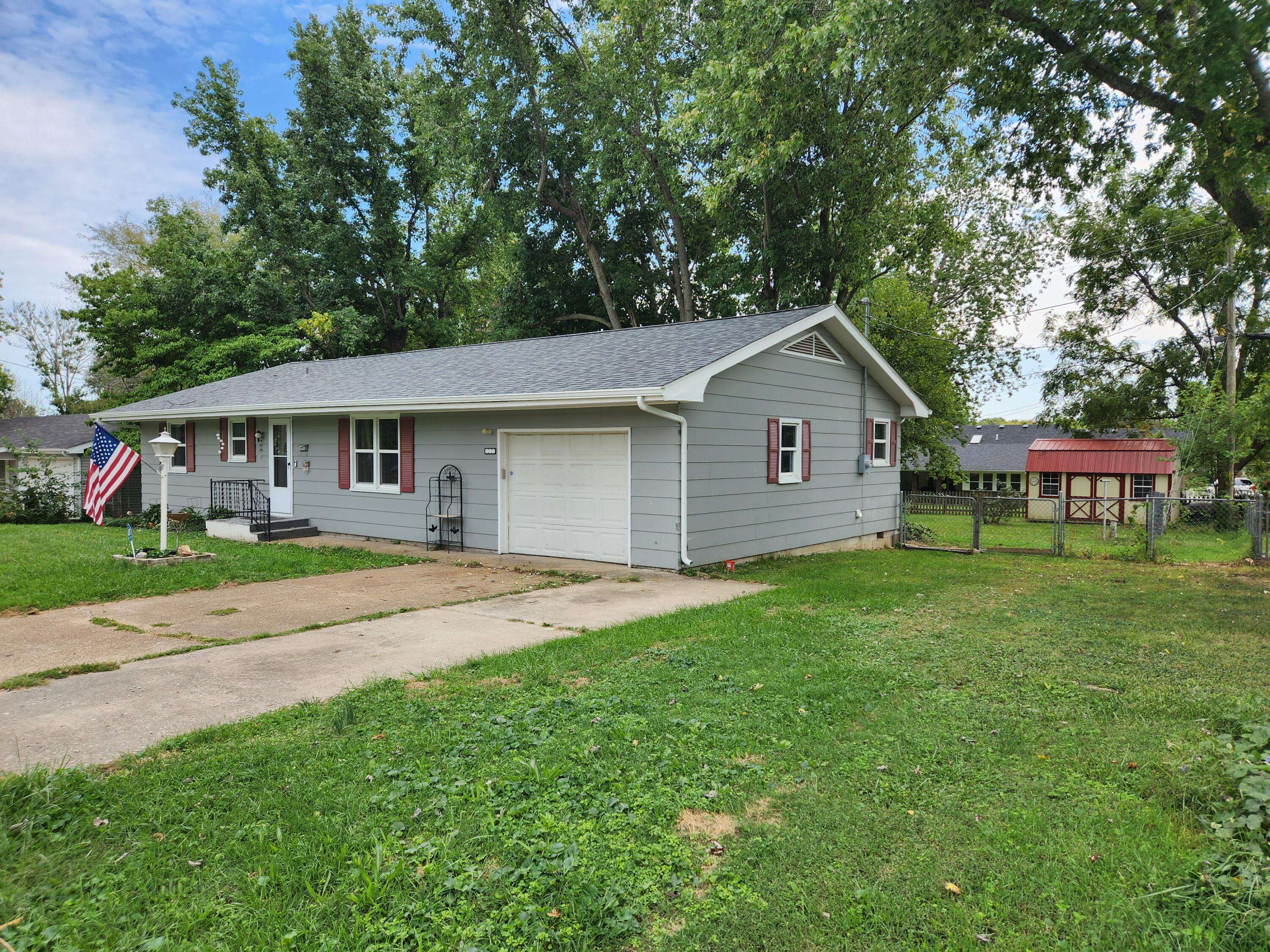 Bolivar, MO 65613,812 E South ST