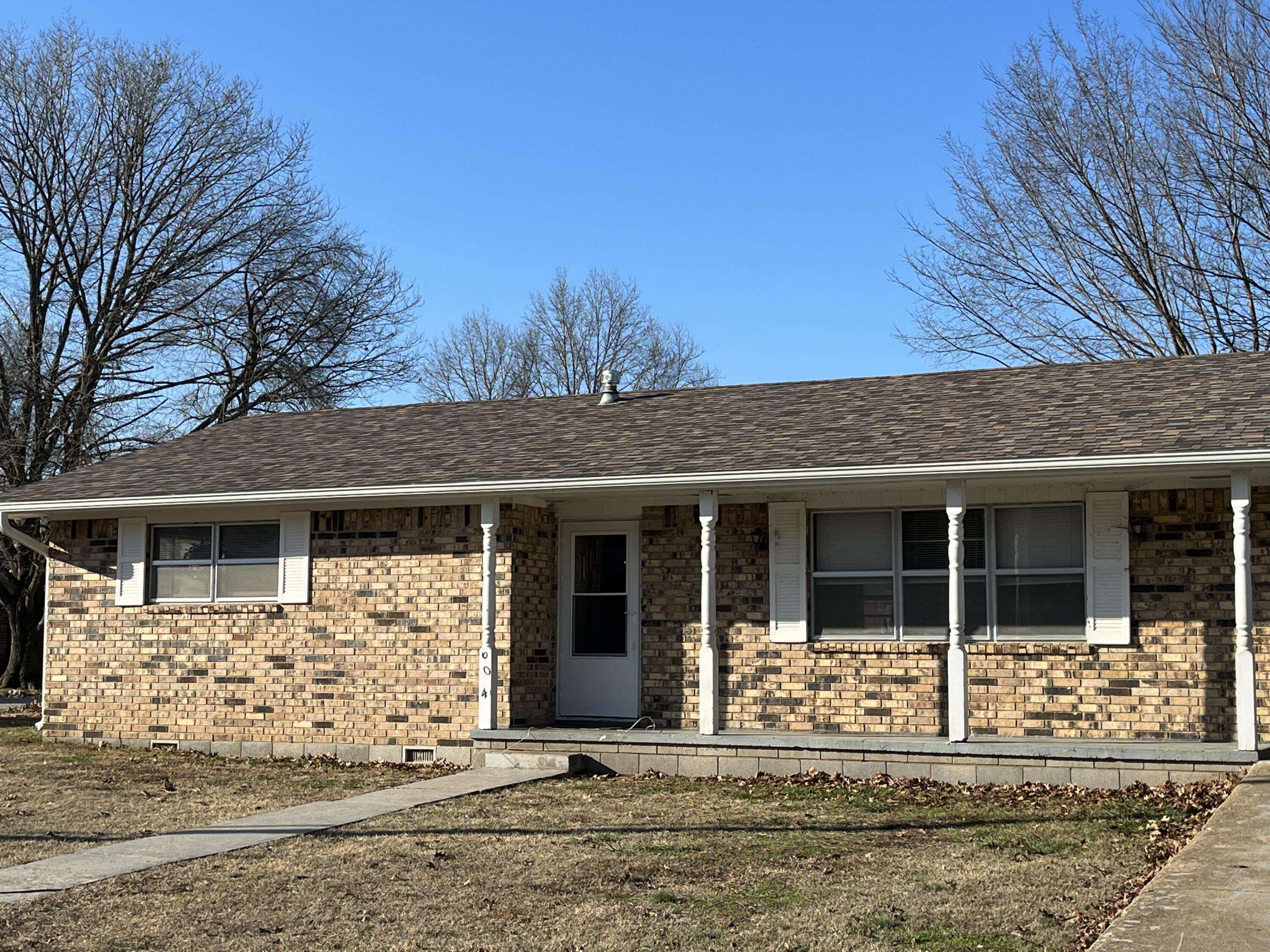 Anderson, MO 64831,604 N Chapman ST