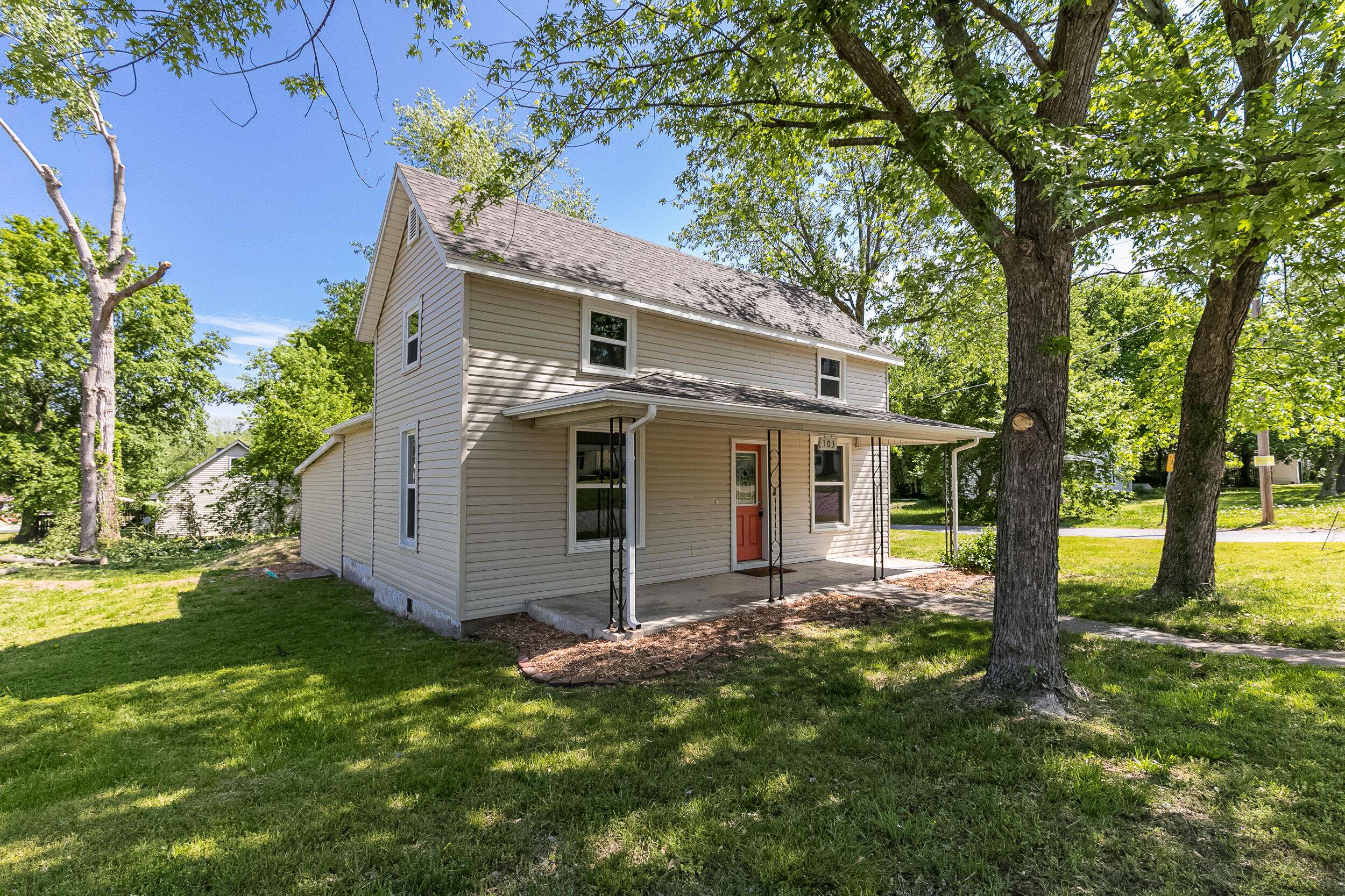 Bolivar, MO 65613,103 W South ST