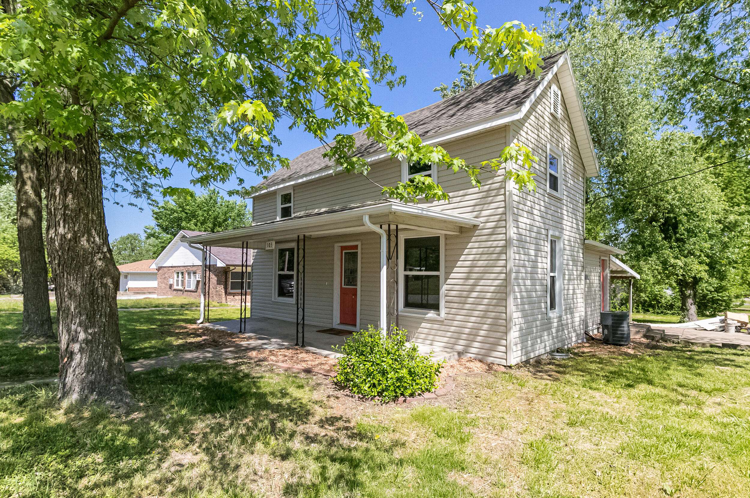 Bolivar, MO 65613,103 W South ST