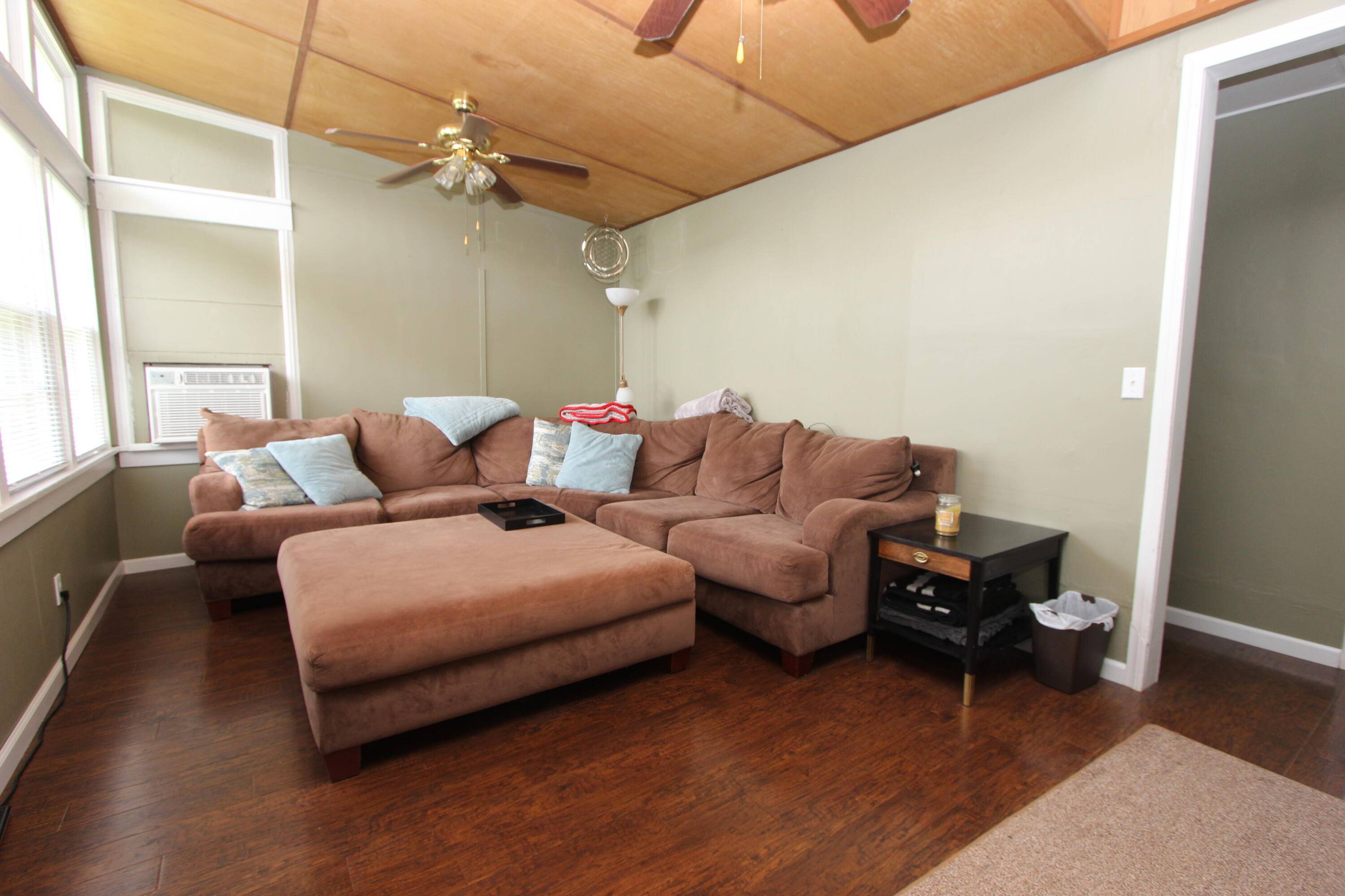 Seymour, MO 65746,221 E Center AVE