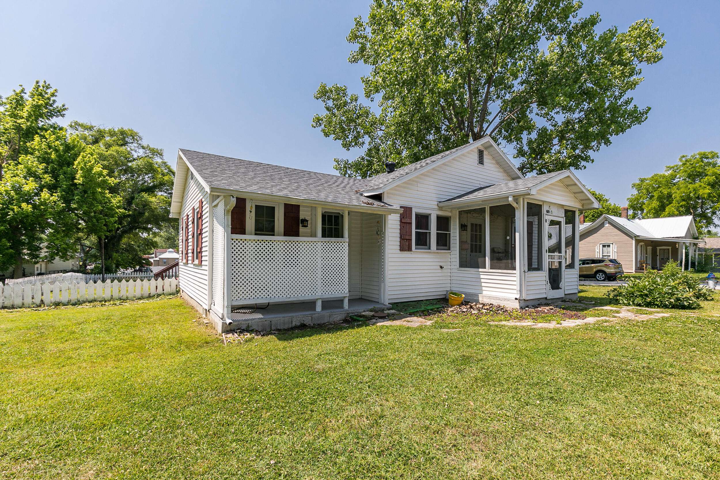 Bolivar, MO 65613,620 W Olive ST