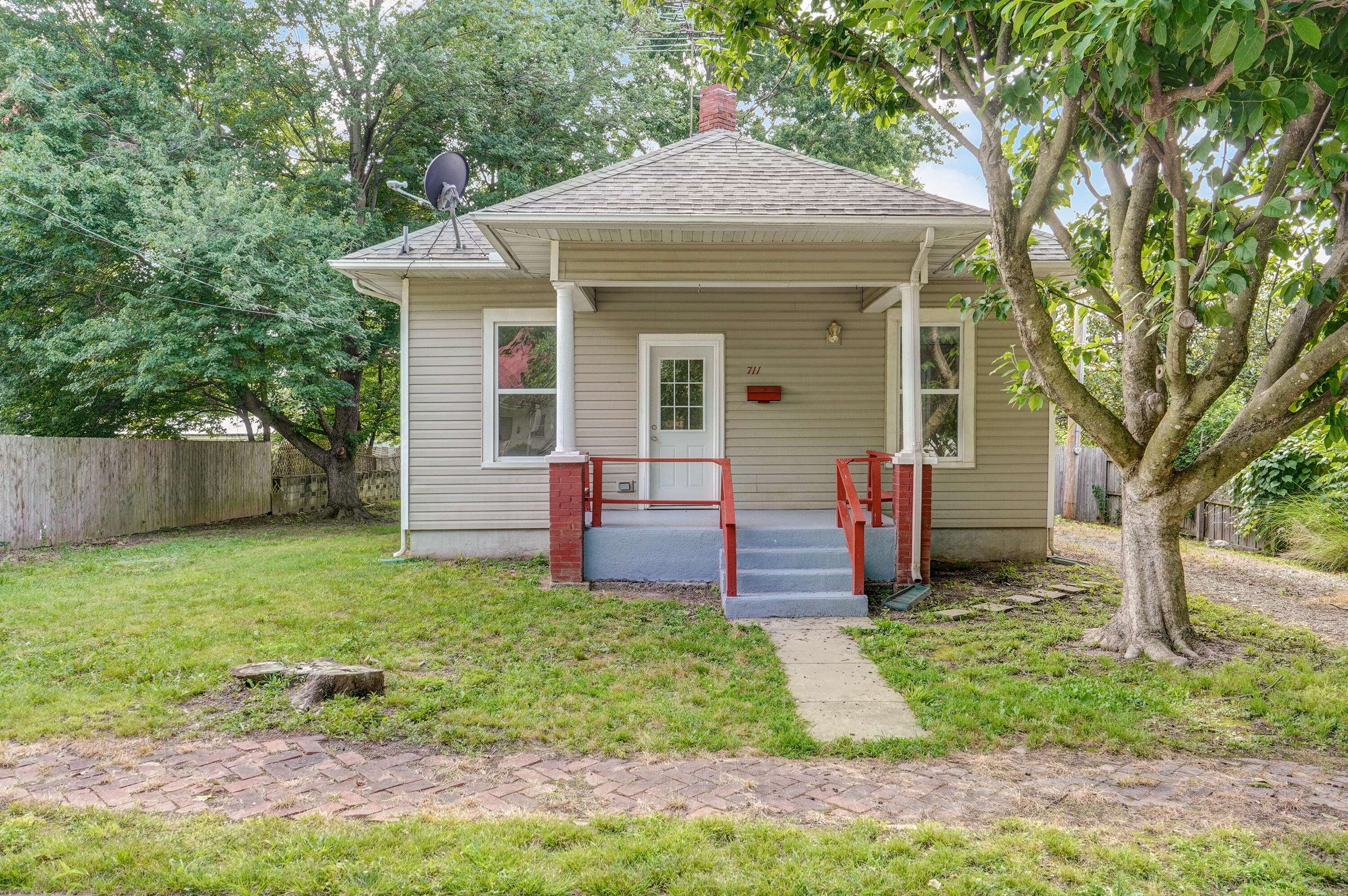 Mt Vernon, MO 65712,711 S Hazel ST