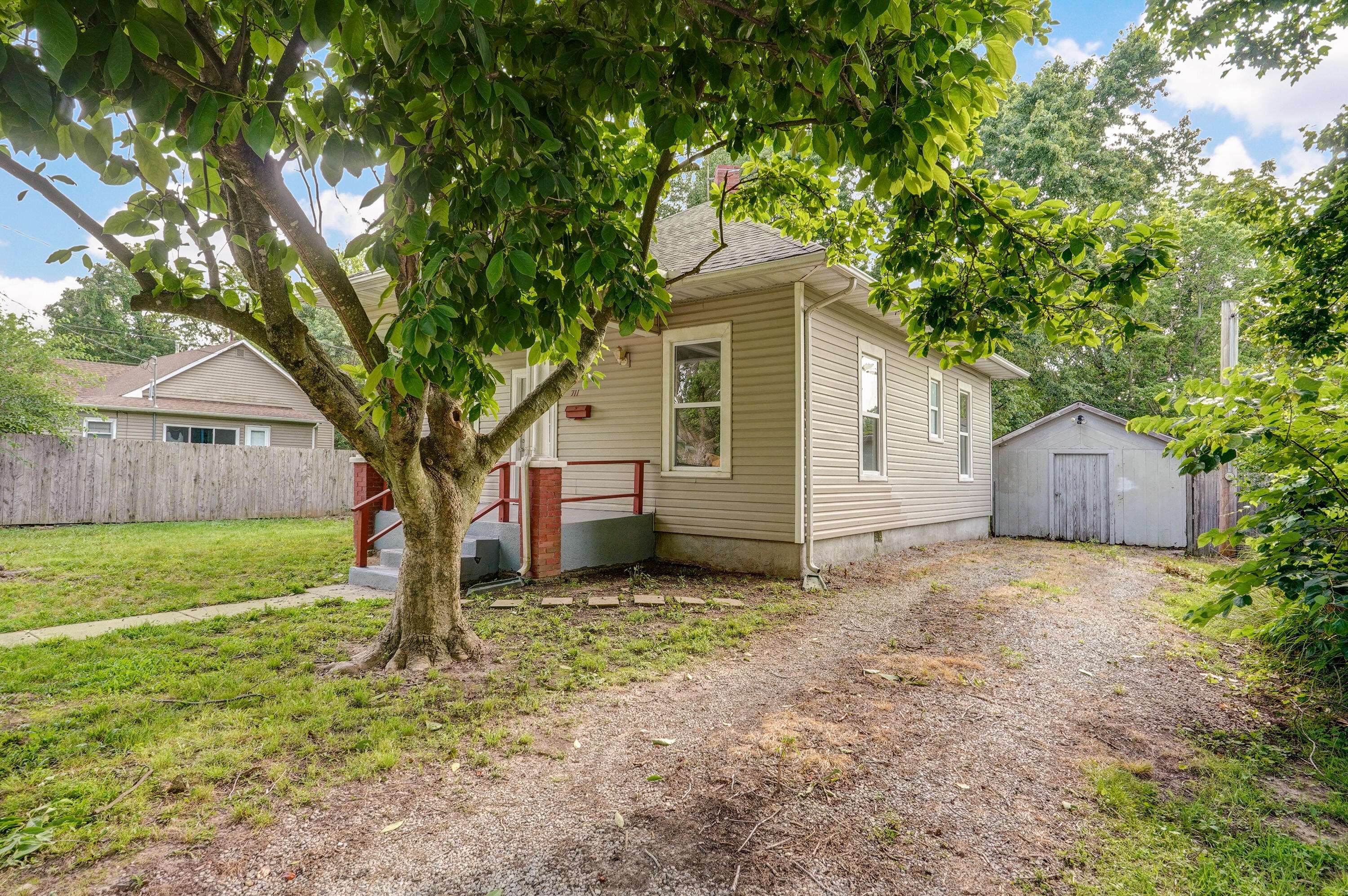 Mt Vernon, MO 65712,711 S Hazel ST